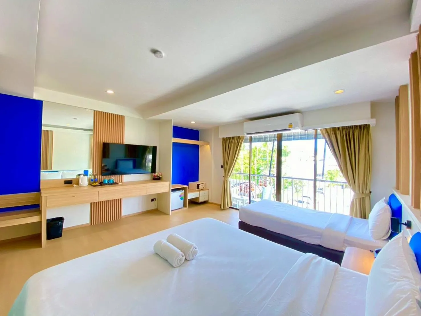 Bed in Armoni Patong Beach Hotel