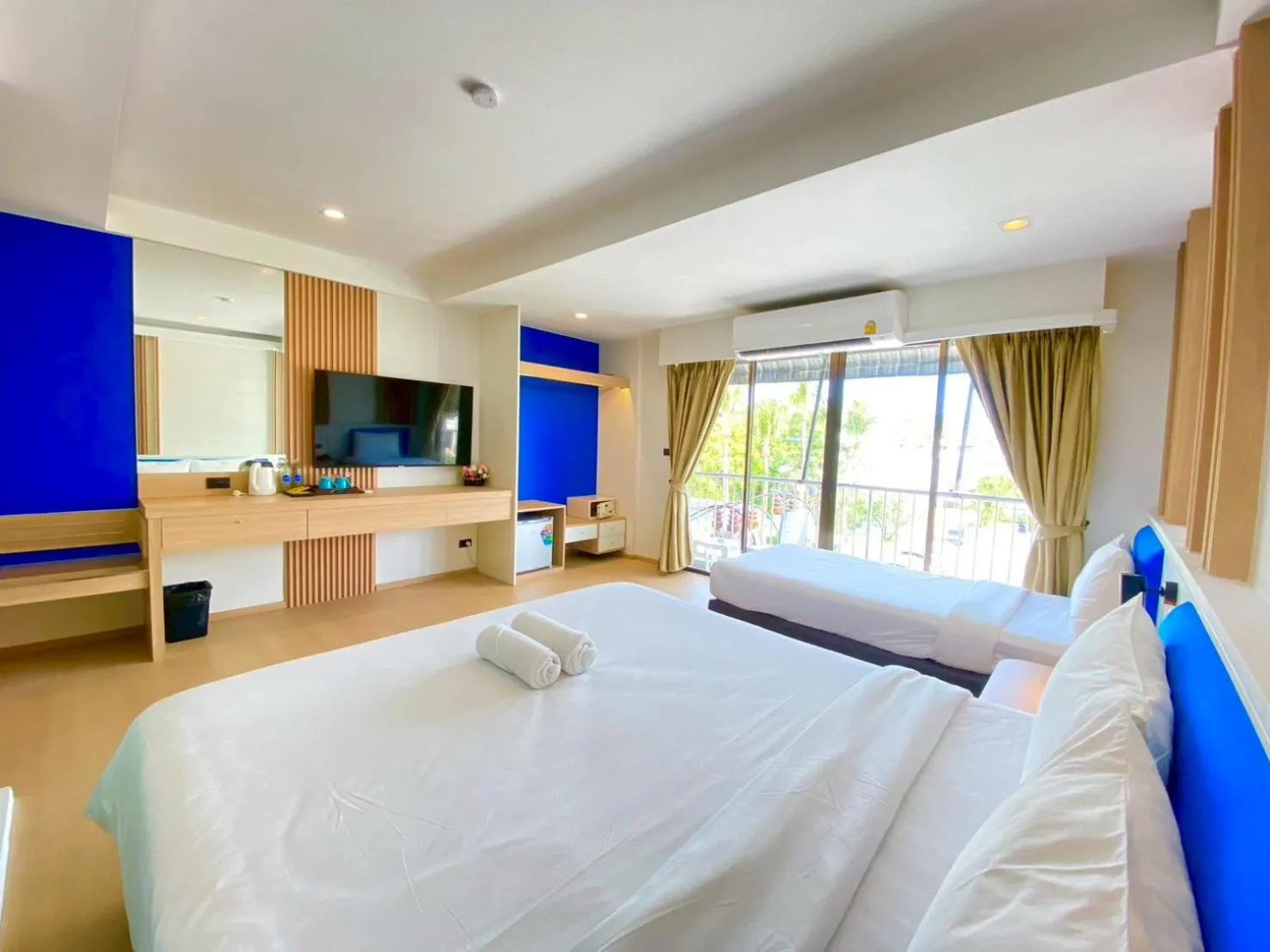Bed in Armoni Patong Beach Hotel