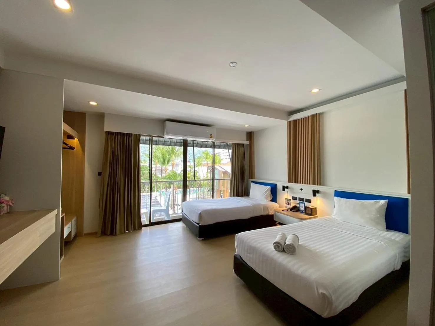 Bed in Armoni Patong Beach Hotel