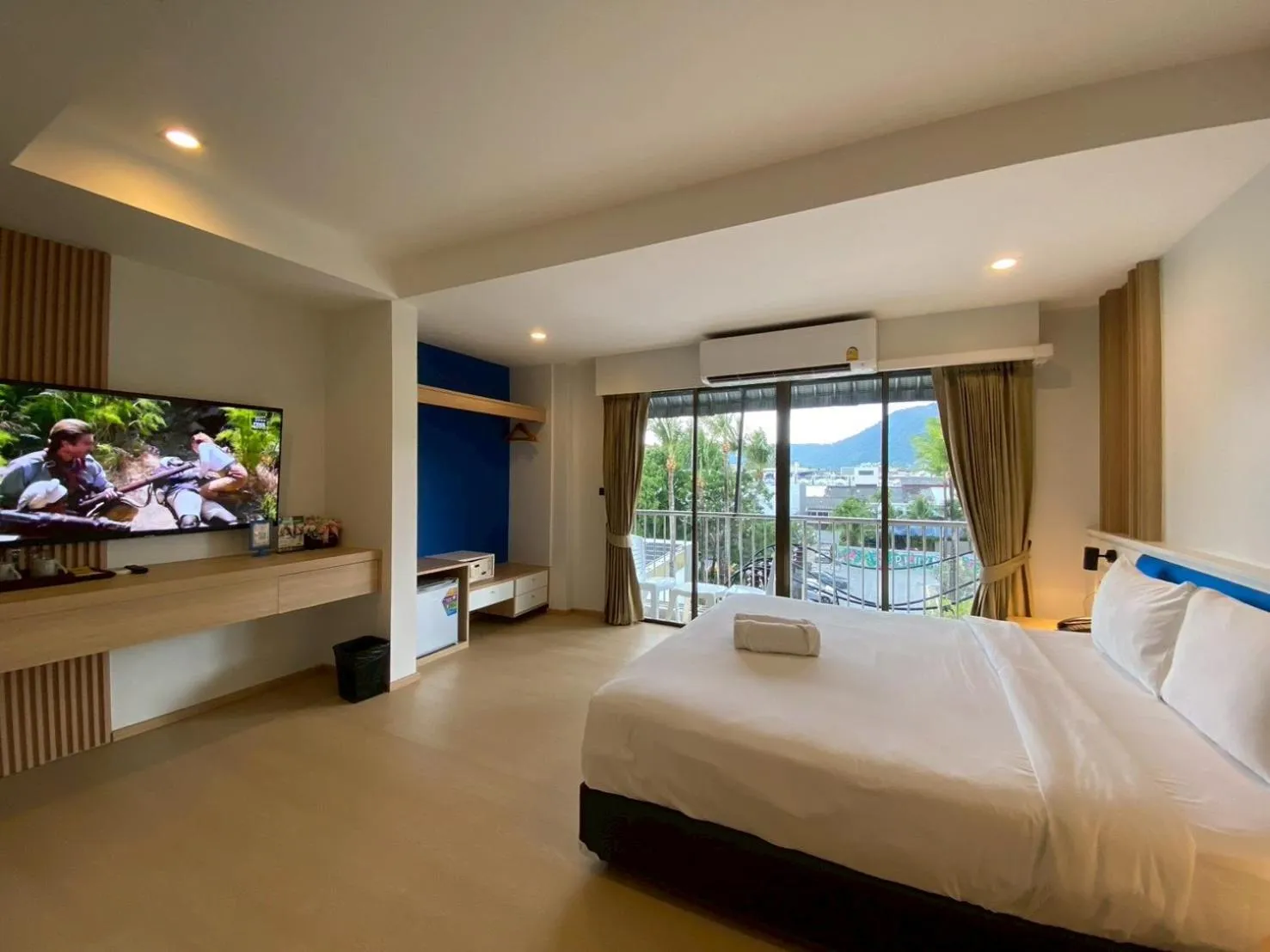 Bed in Armoni Patong Beach Hotel