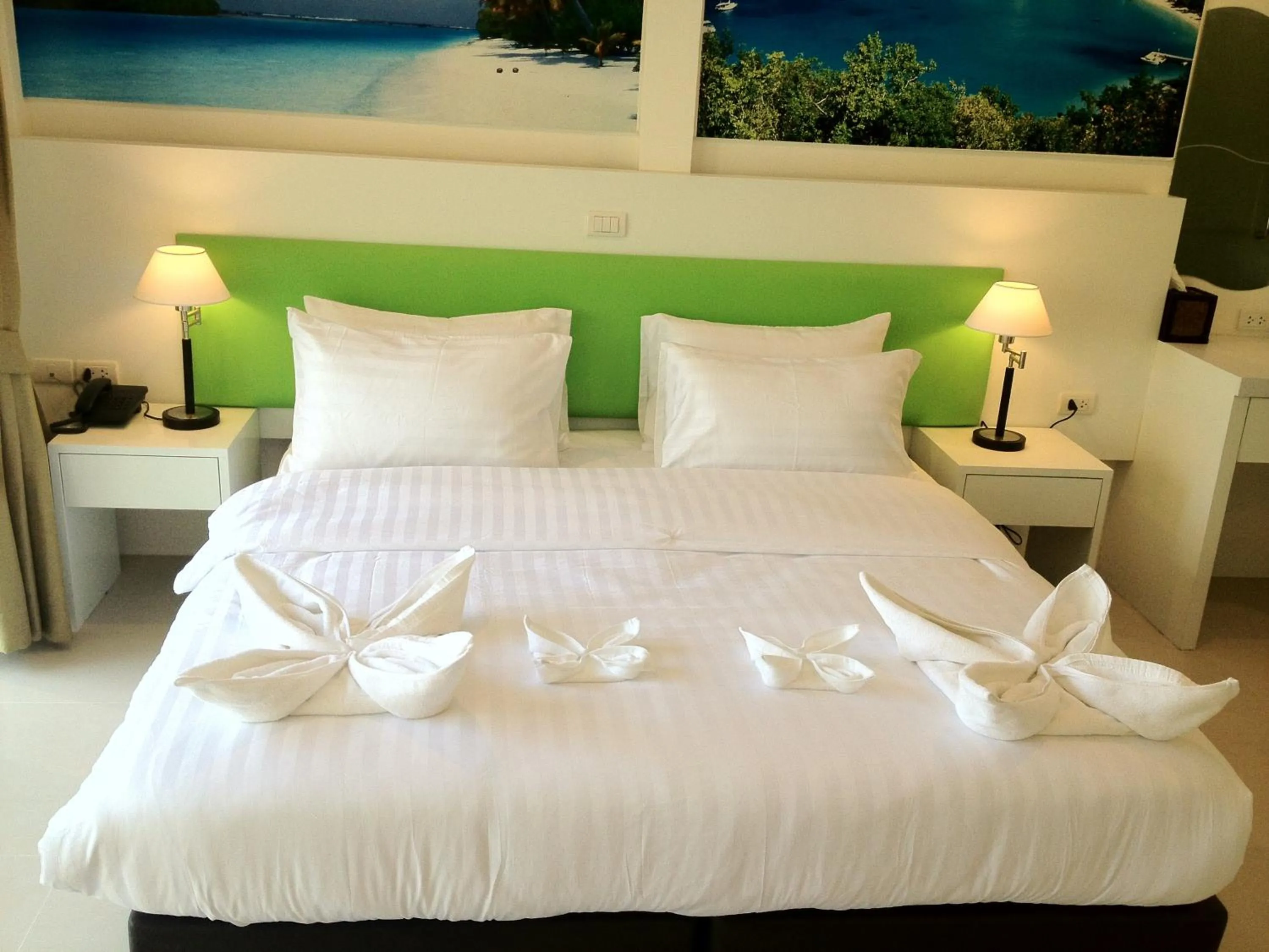 Bed in Armoni Patong Beach Hotel