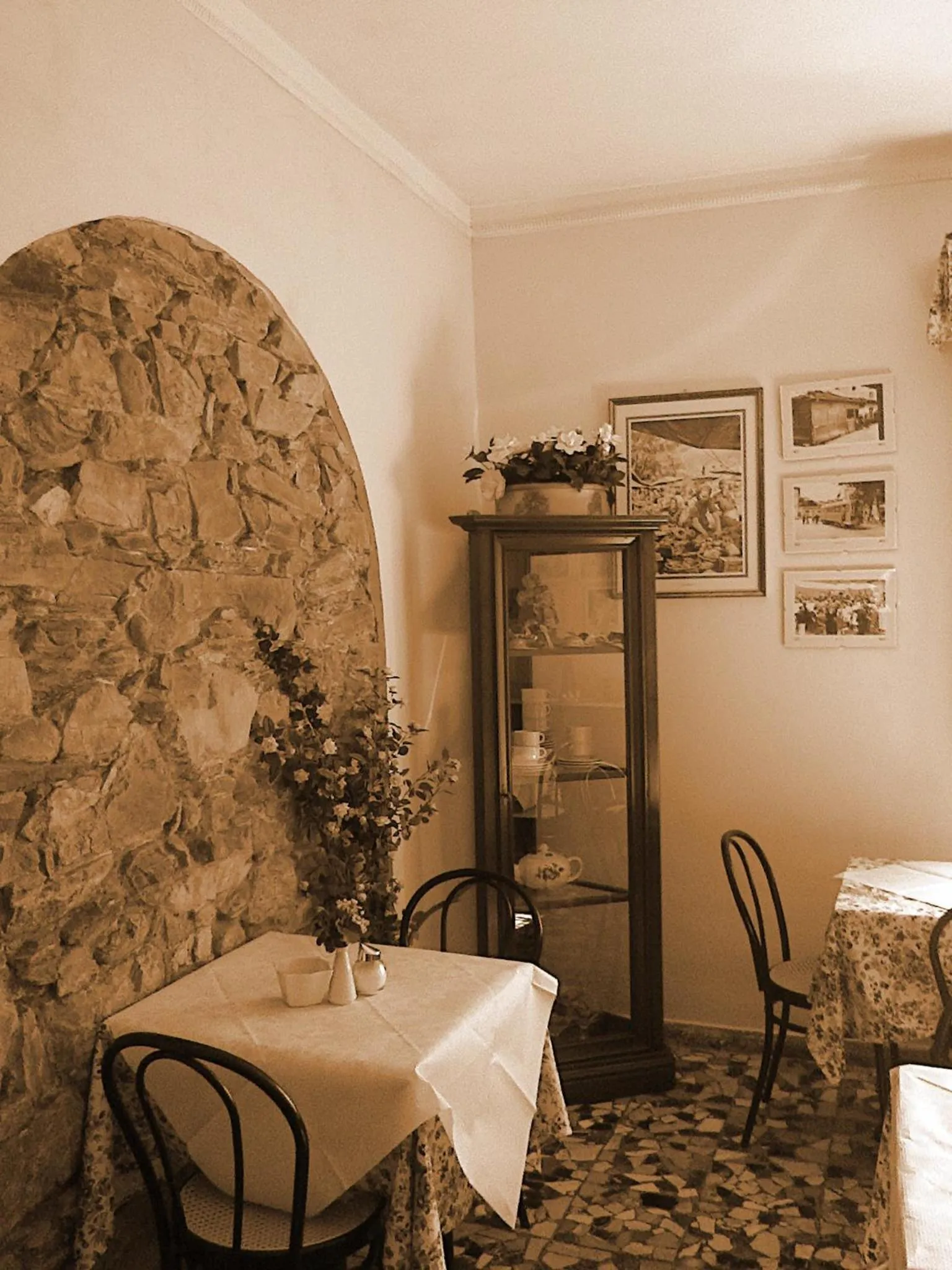 Decorative detail in BeB Angelini dal 1911