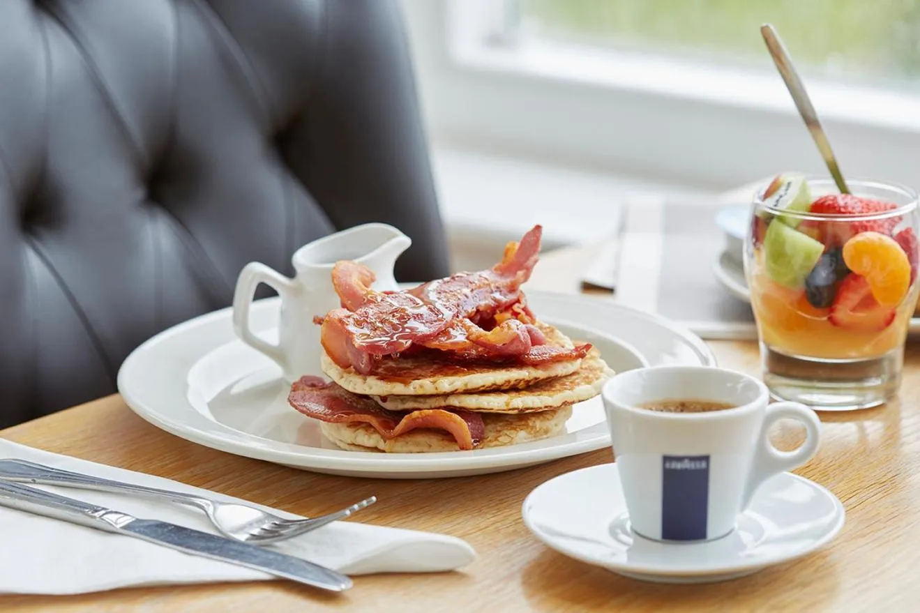 Restaurant/places to eat in Luccombe Manor Country House Hotel