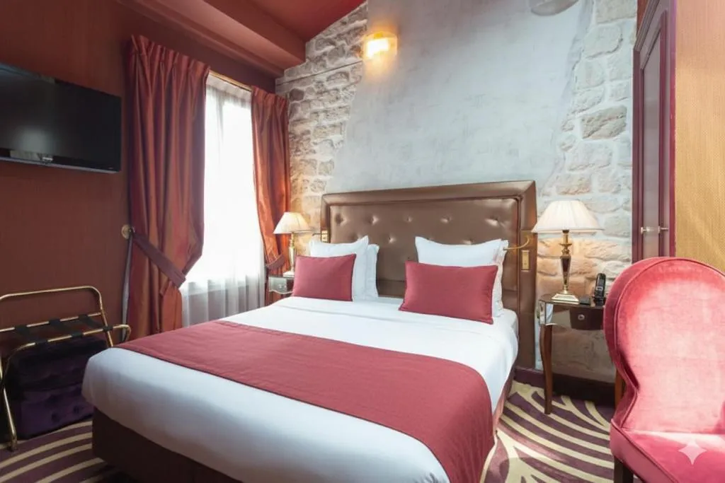 Bed in Hotel Du Beaumont