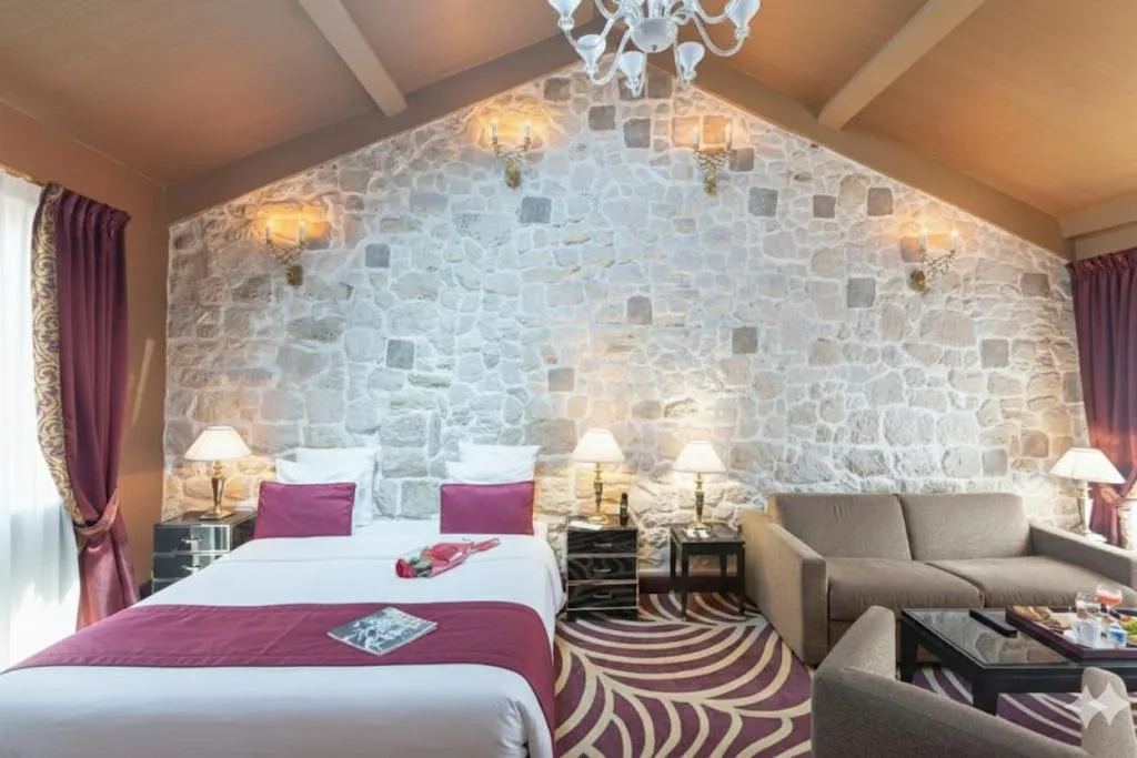 Bed in Hotel Du Beaumont