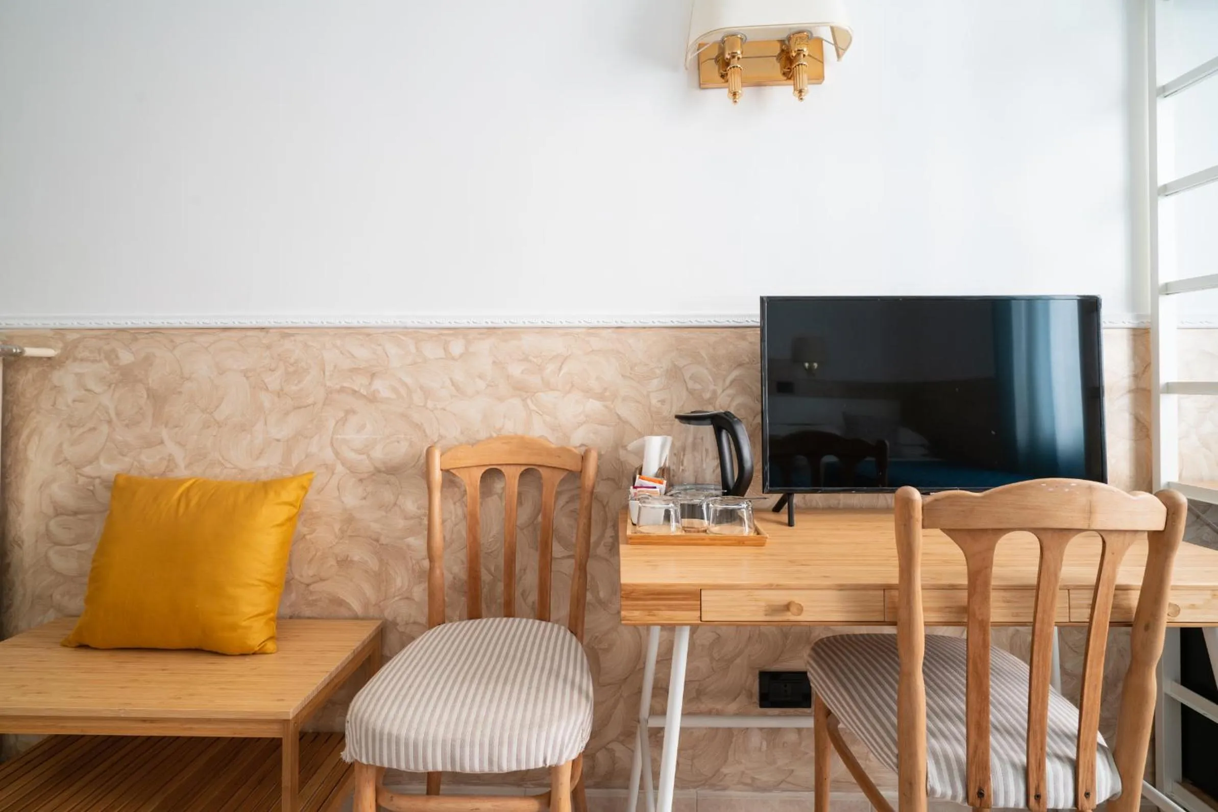 TV and multimedia in Hotel Ascot