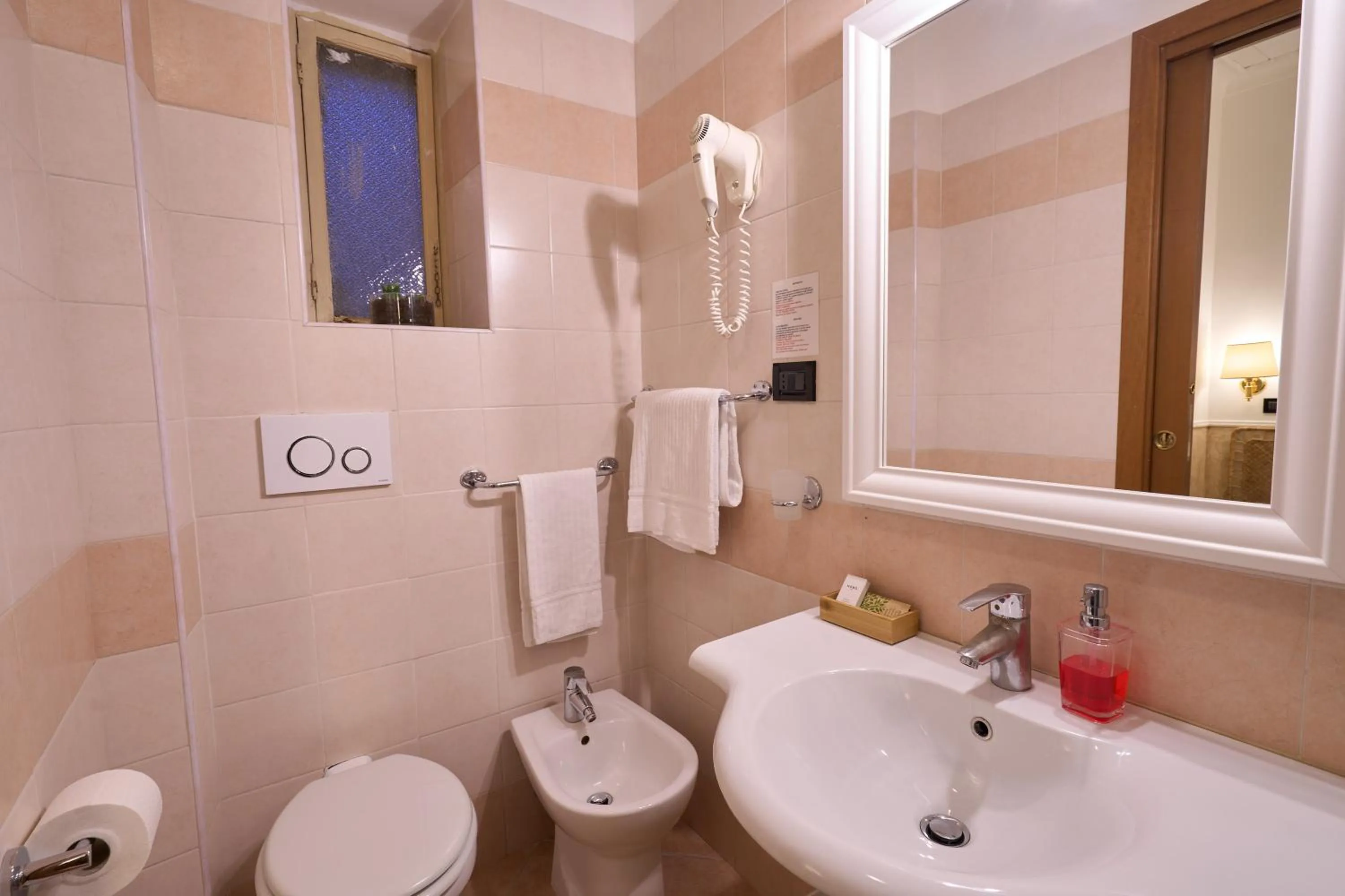 Bathroom in Hotel Ascot