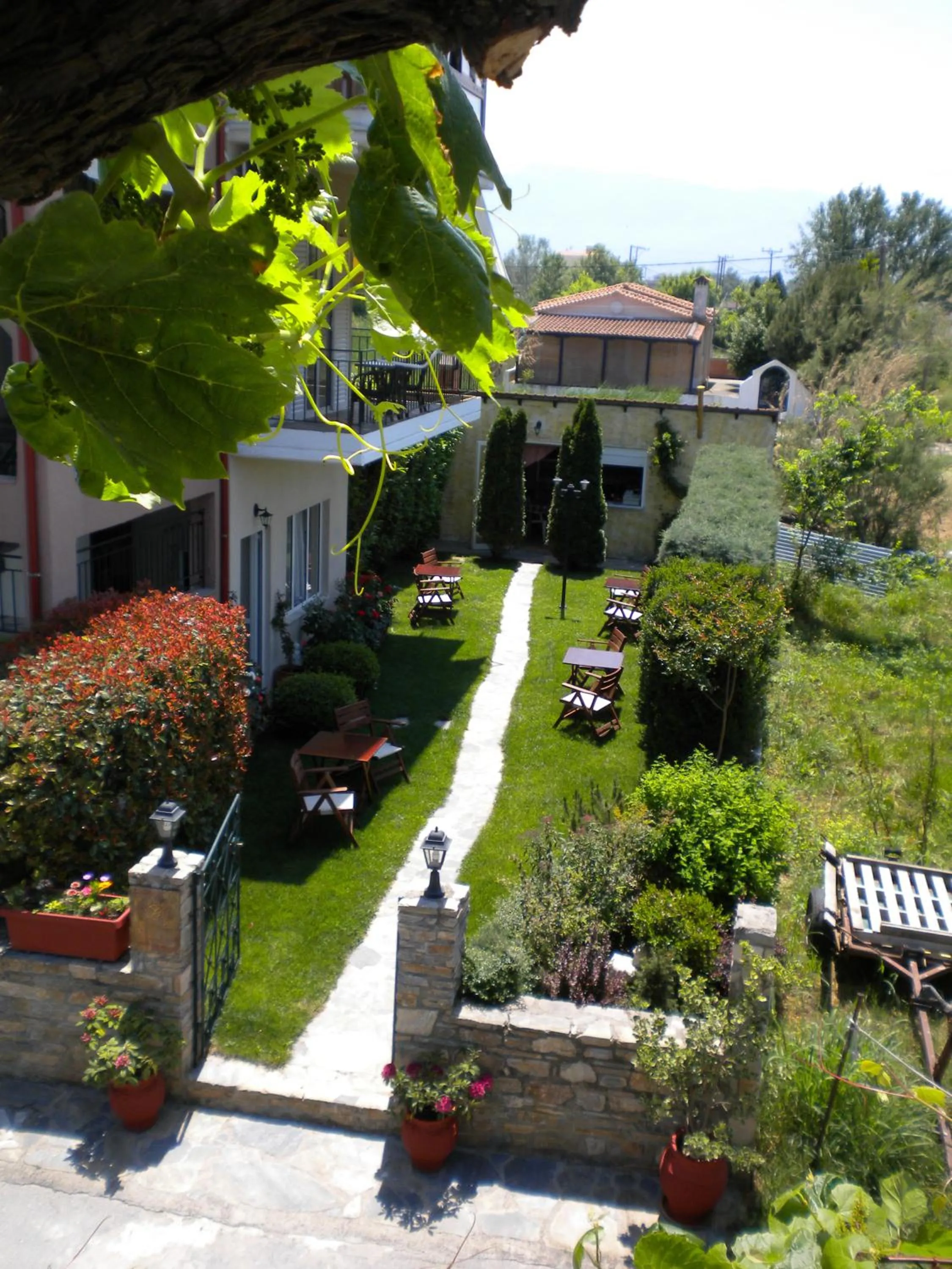 Restaurant/places to eat in Nostos Apartments