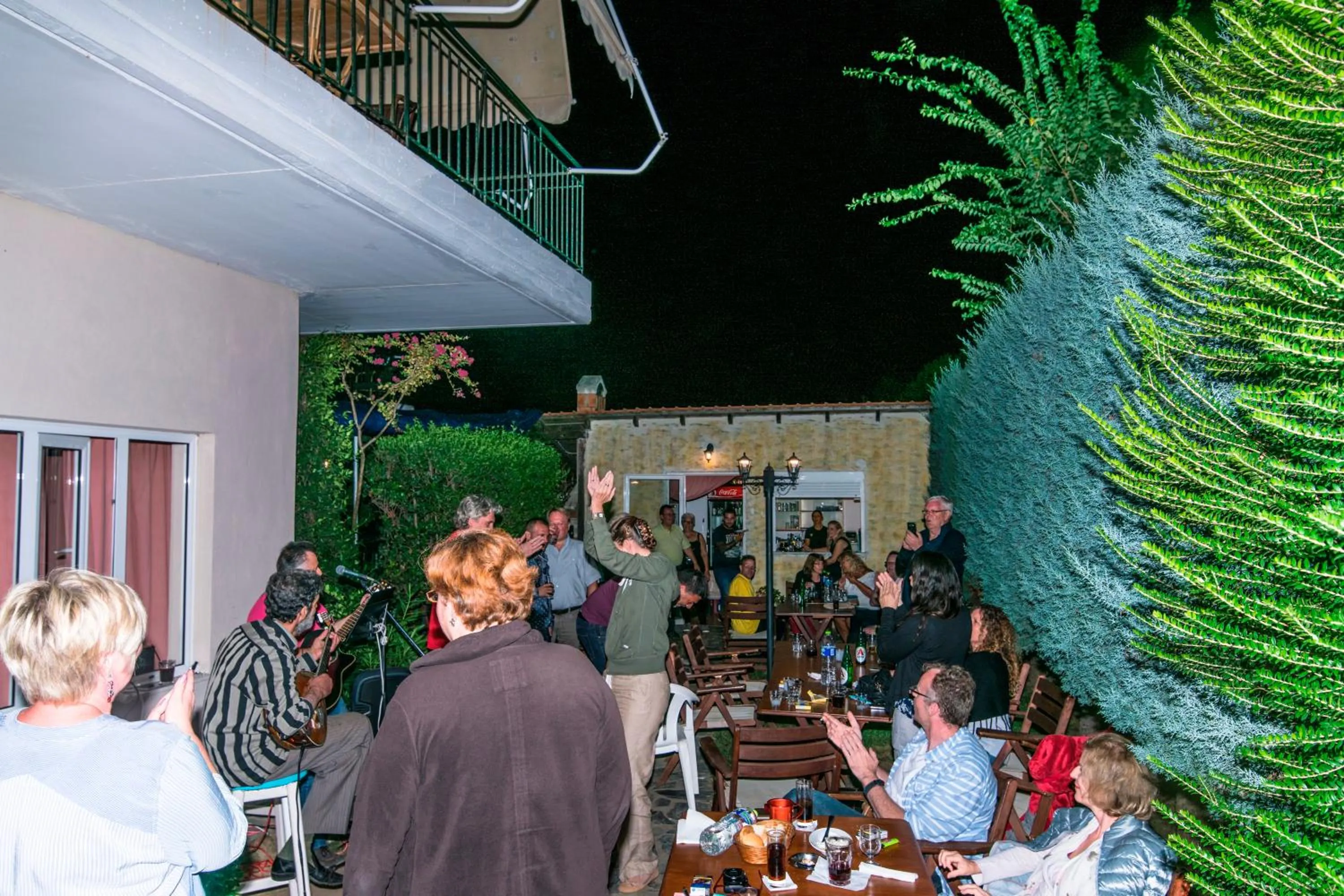 Restaurant/places to eat in Nostos Apartments