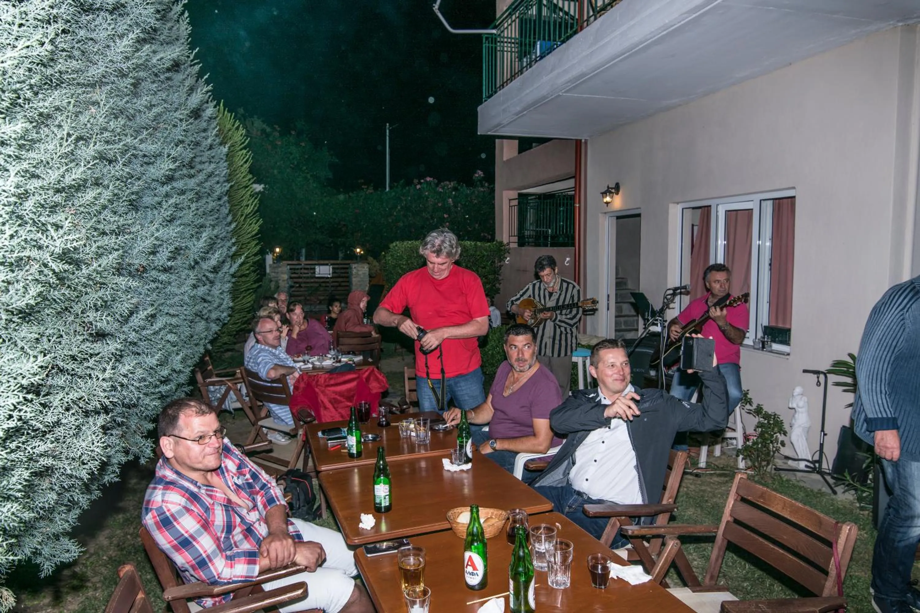 Restaurant/places to eat in Nostos Apartments