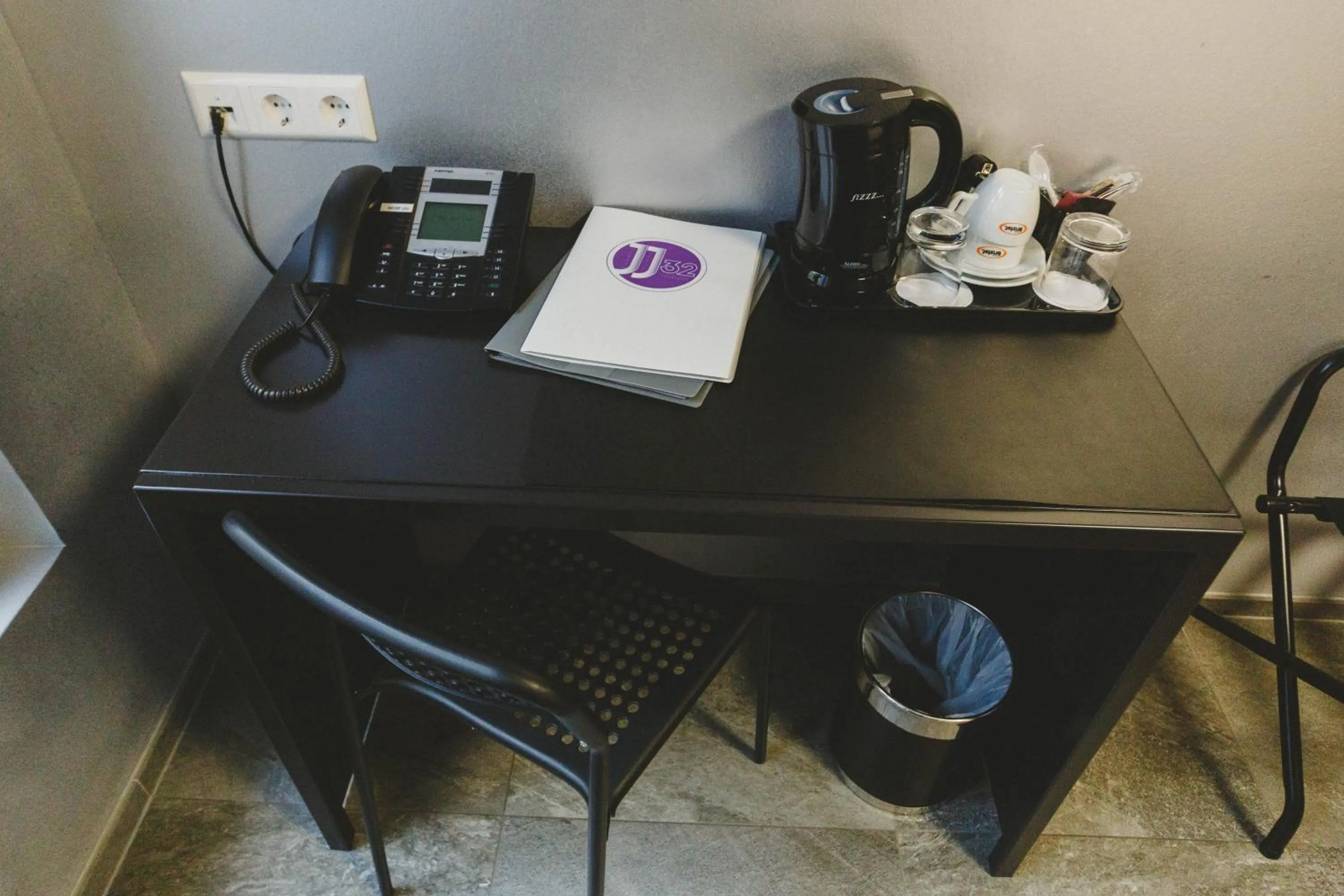 Coffee/tea facilities in JJ32