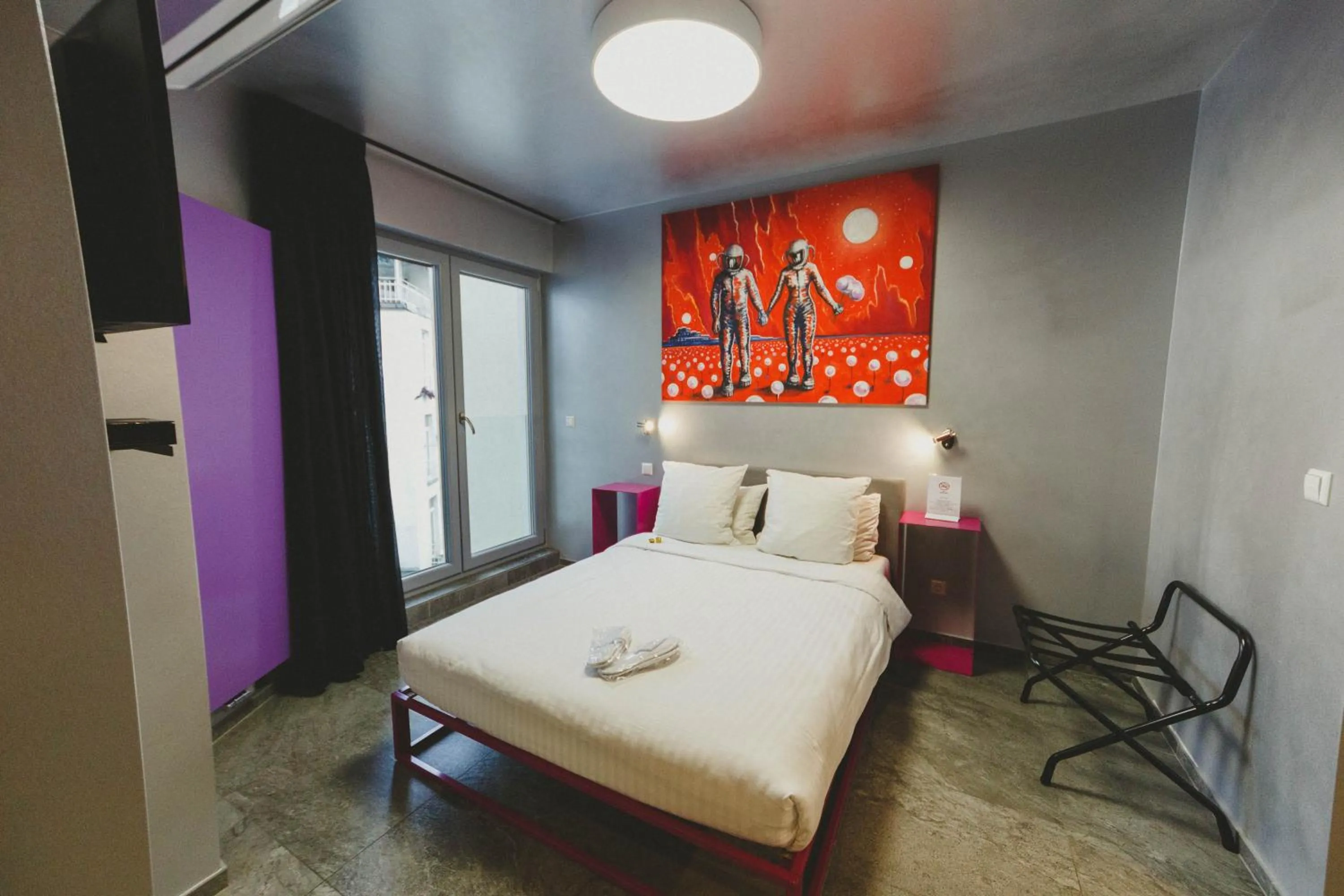 Photo of the whole room, Bed in JJ32