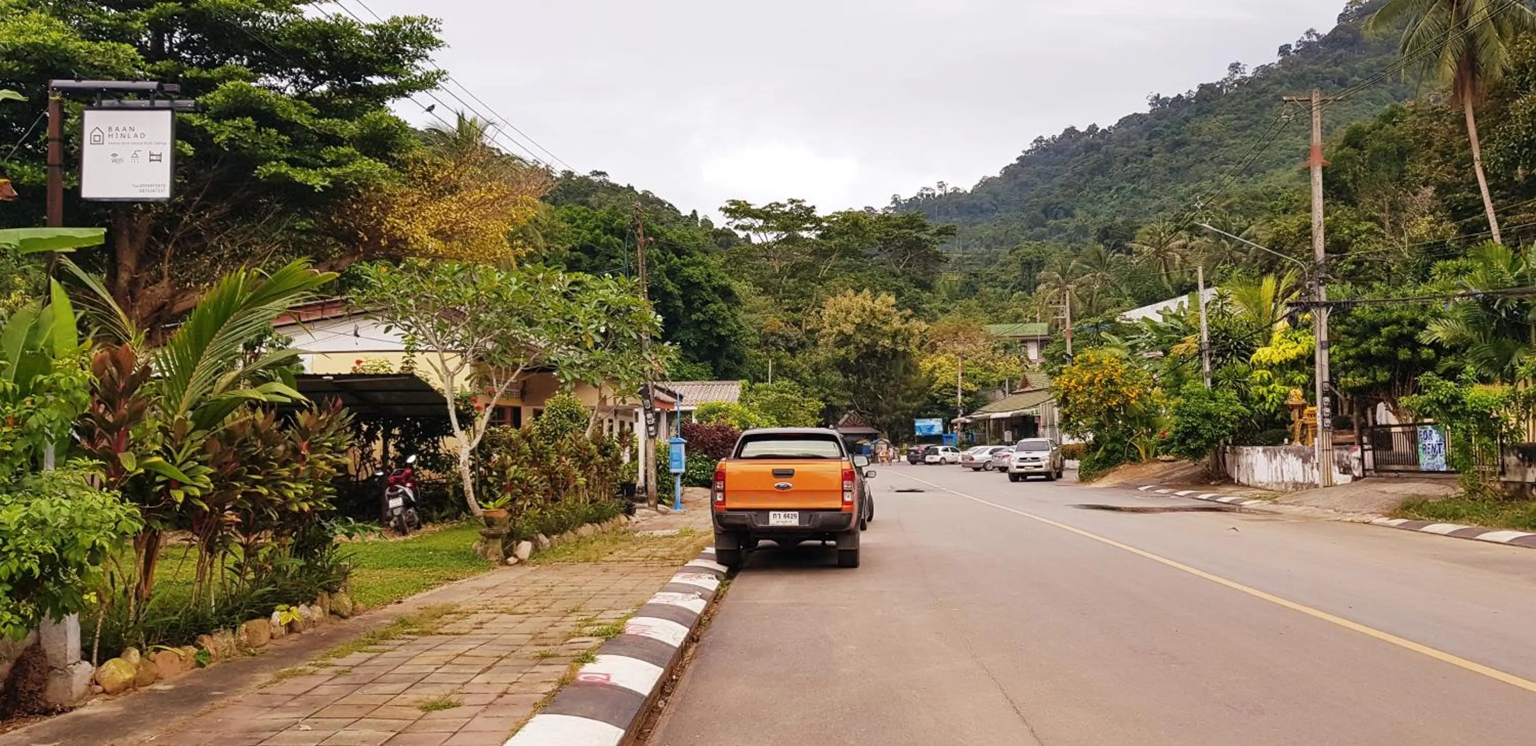 Parking in Baan Hinlad Home and Hostel
