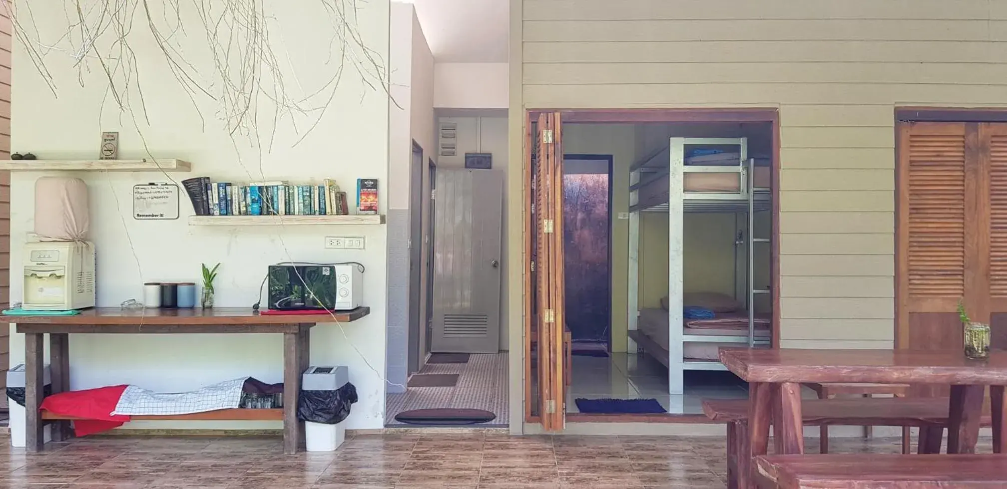 Budget Double Room in Baan Hinlad Home and Hostel Budget Double Room in Baan Hinlad Home and Hostel