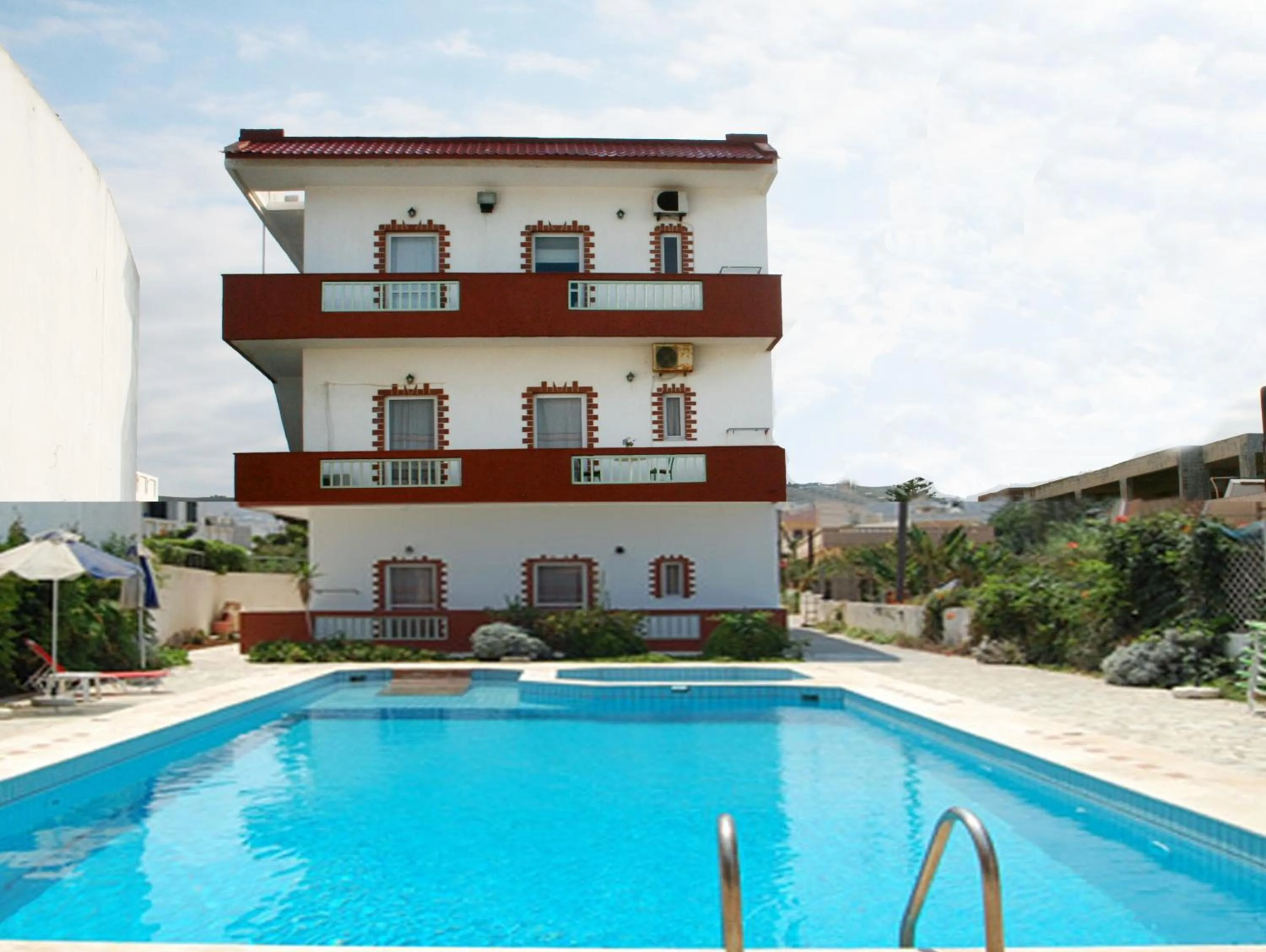 Swimming pool in Haris Apartments
