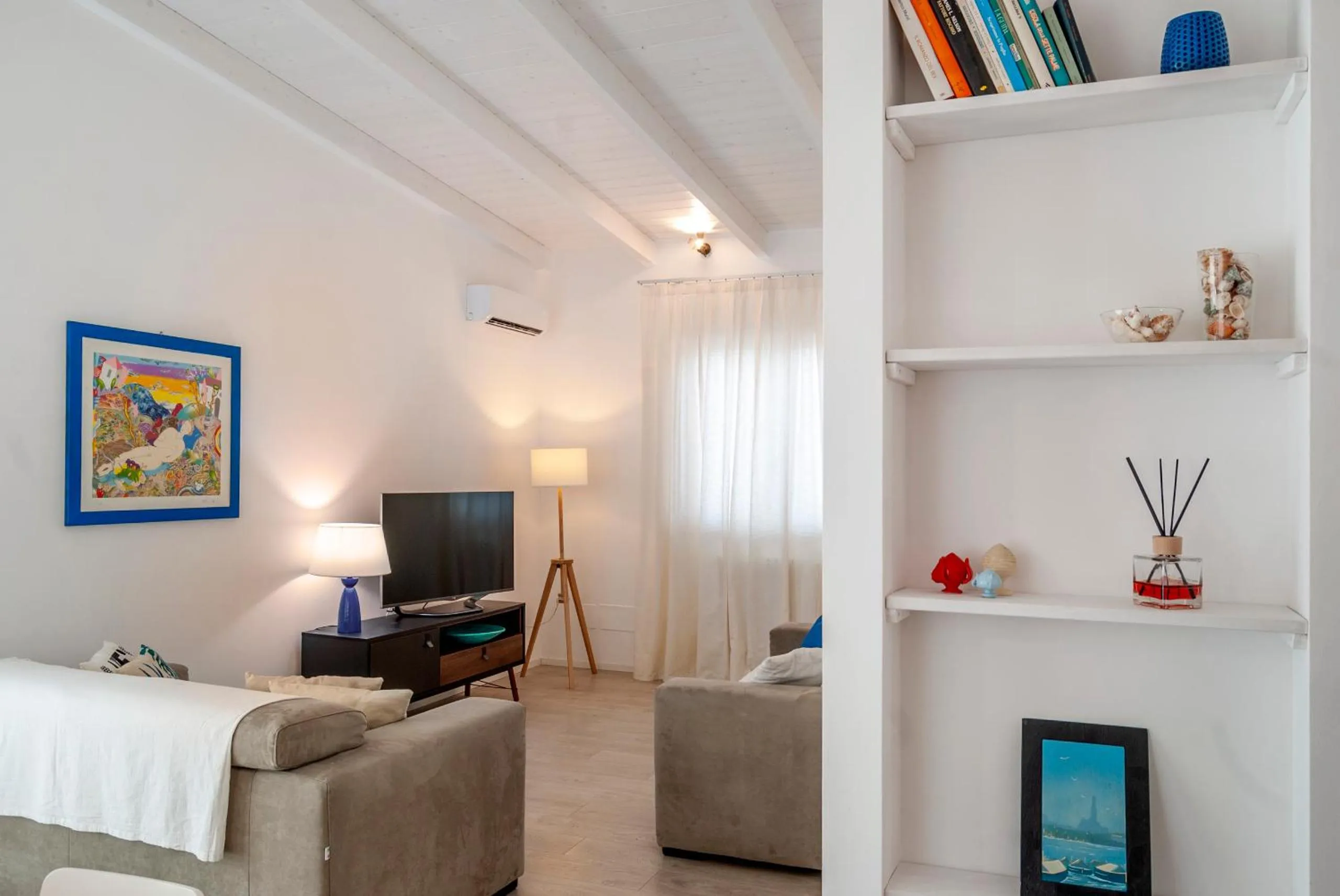 Living room, Bed in B&B Toma Street