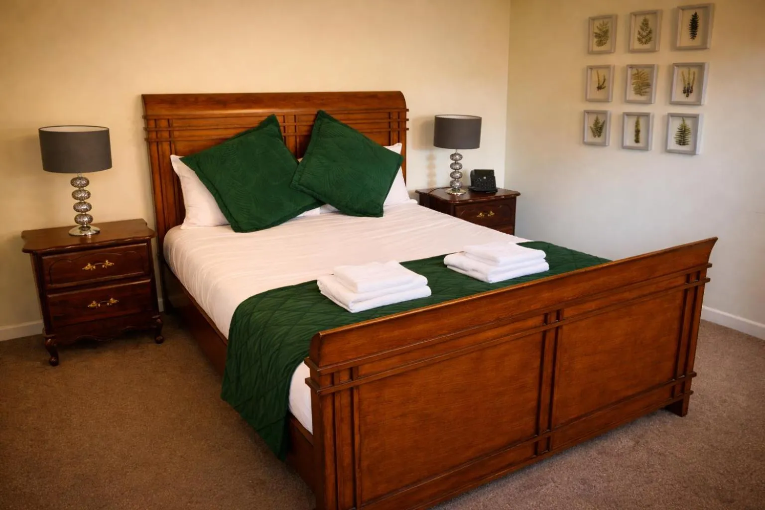 Bed in White Lion Hotel