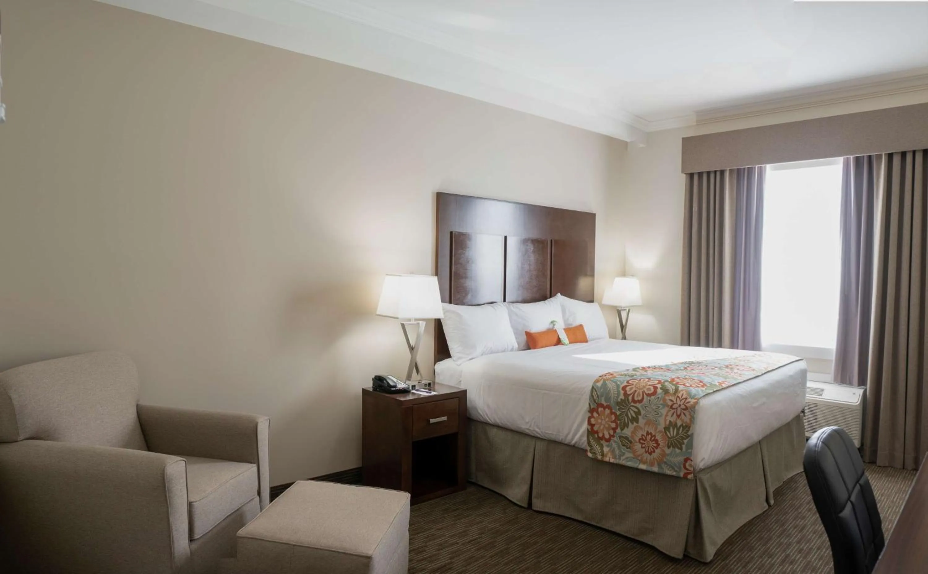 Shower, Bed in Coast Oliver Hotel