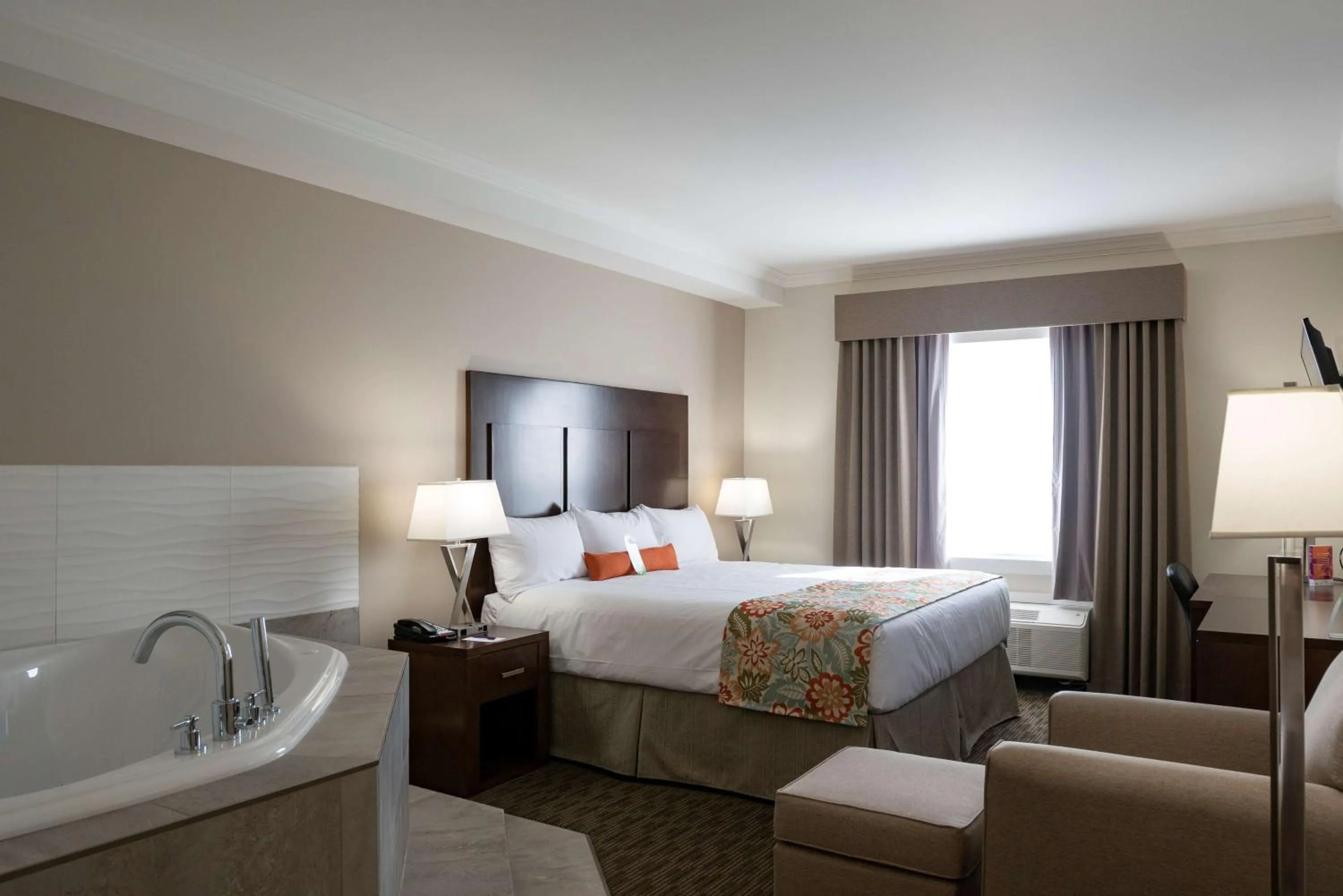 Shower, Bed in Coast Oliver Hotel