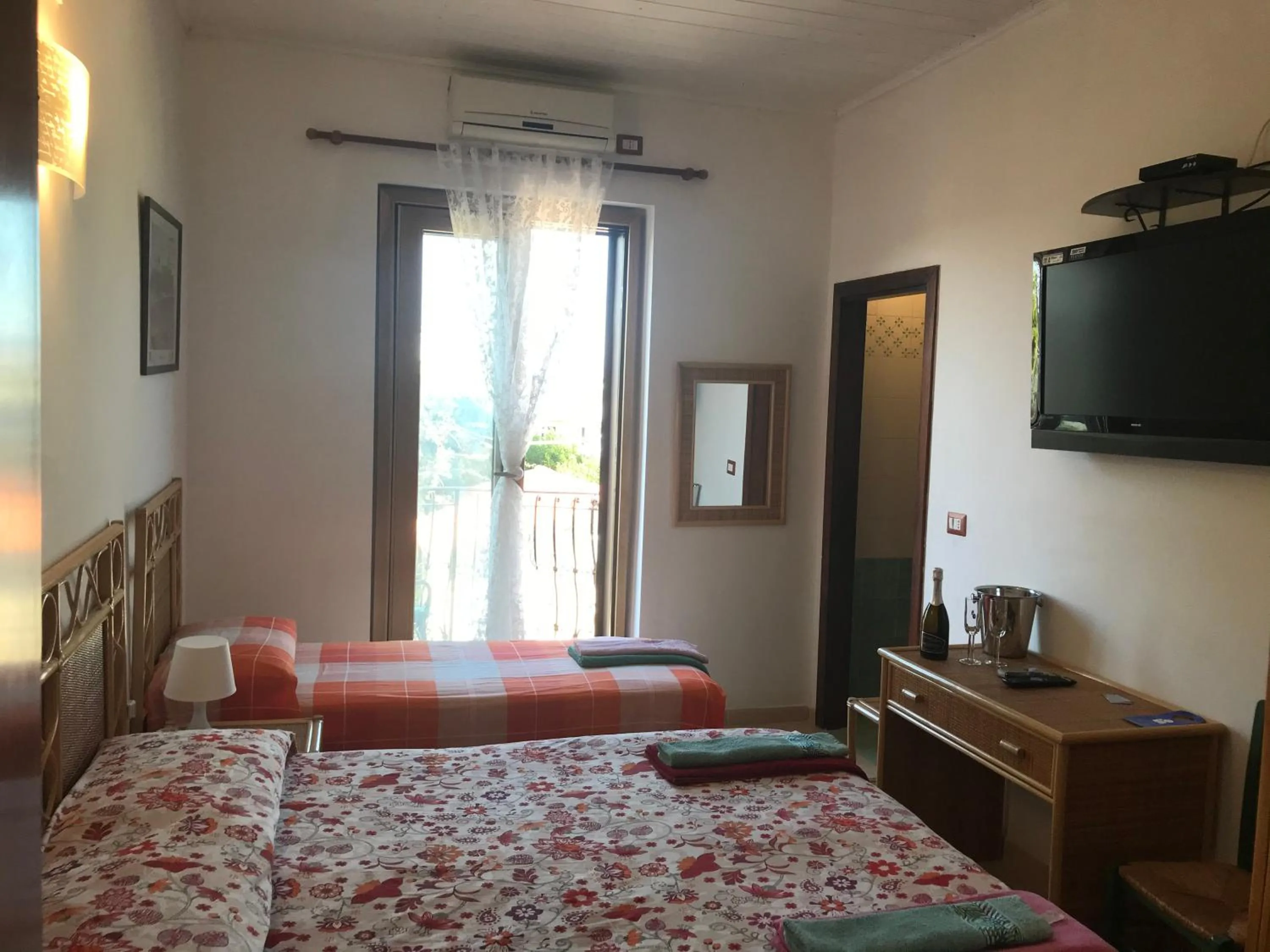 Triple Room with Balcony in Casa Elvira