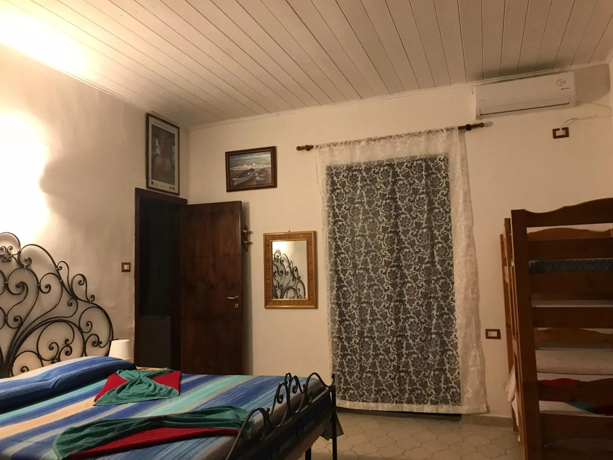 Quadruple Room with Sea View in Casa Elvira