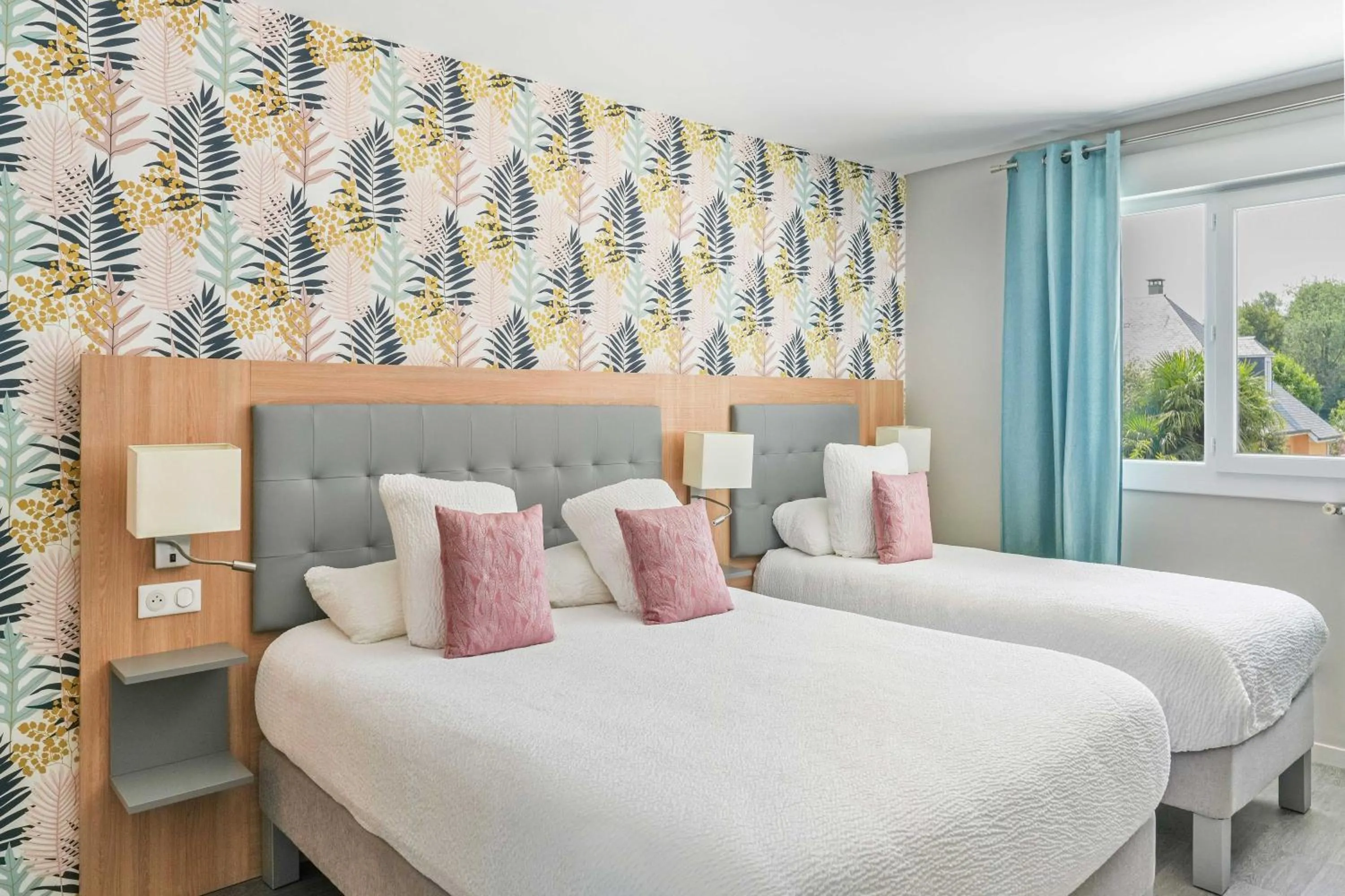 Bed in Logis Hôtel l'Amandier