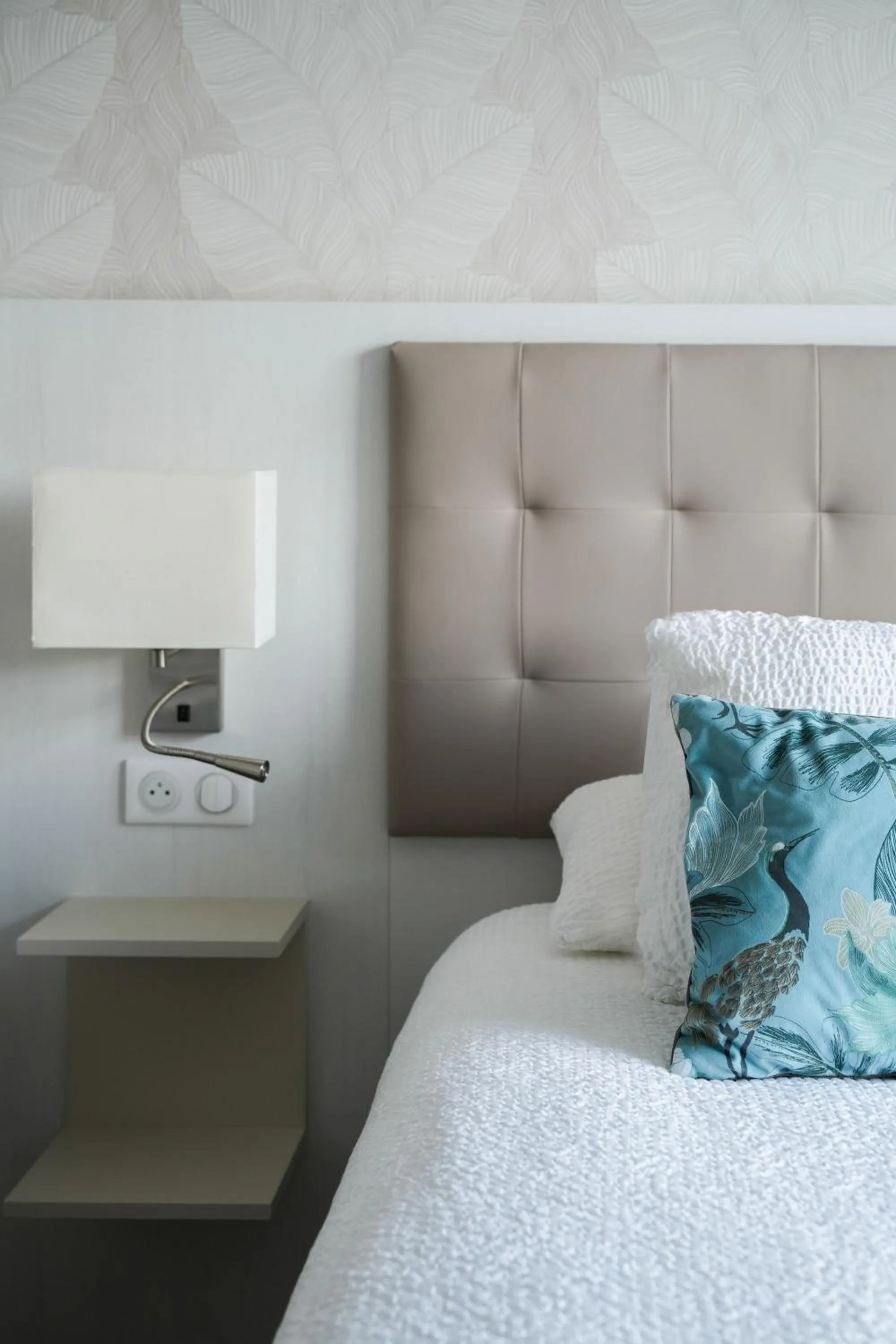 Bed in Logis Hôtel l'Amandier