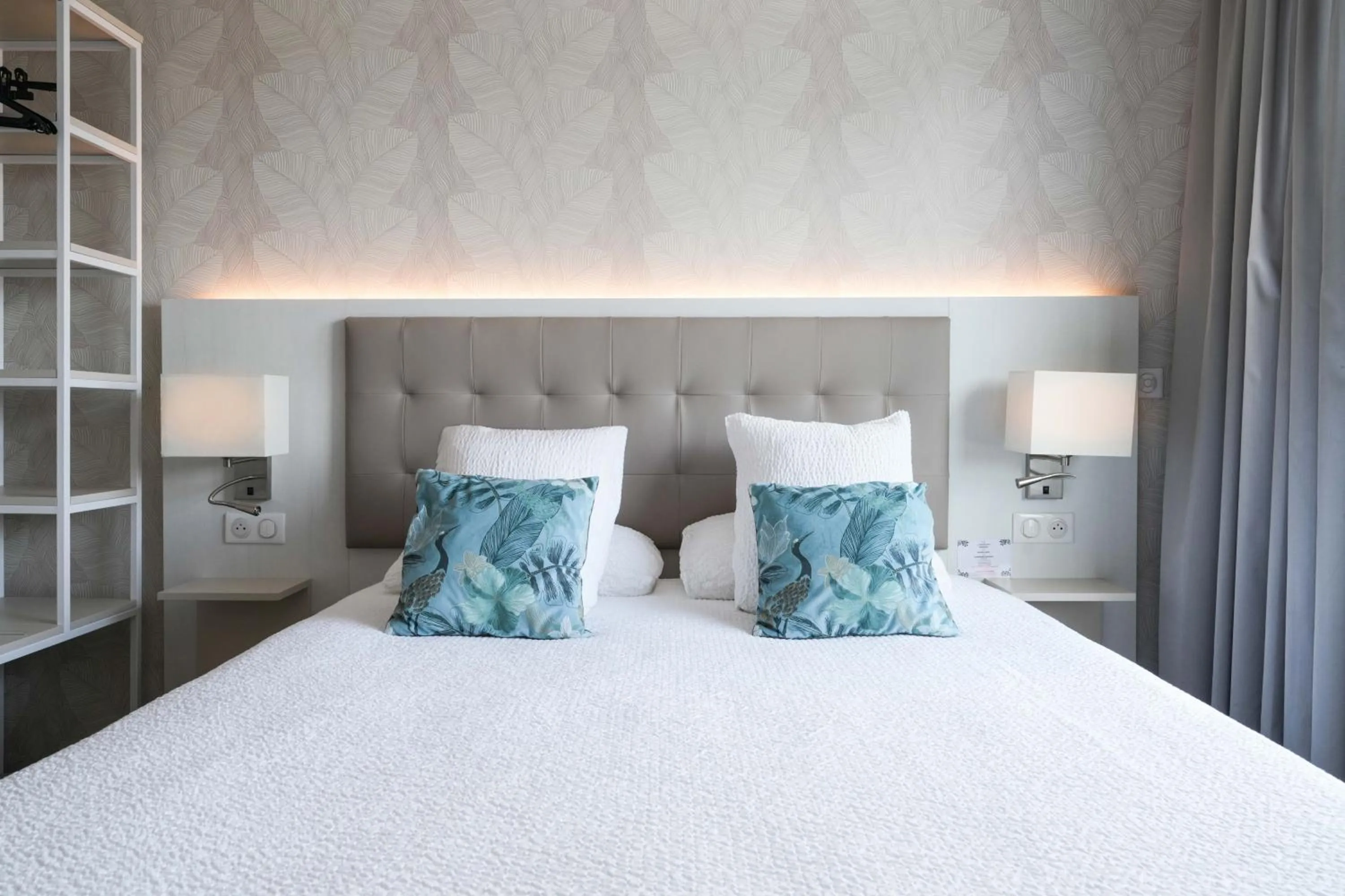 Bed in Logis Hôtel l'Amandier