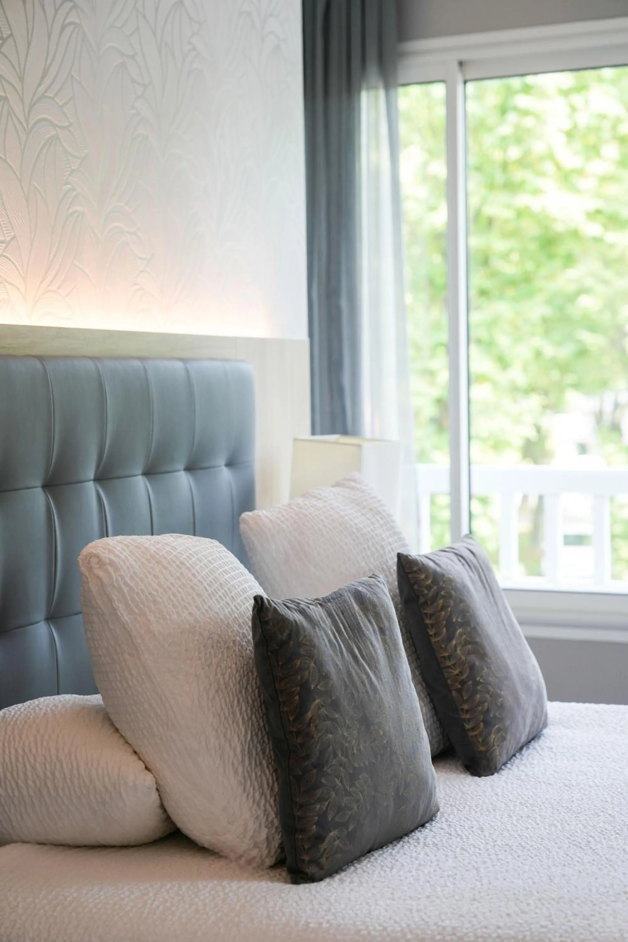 Bed in Logis Hôtel l'Amandier