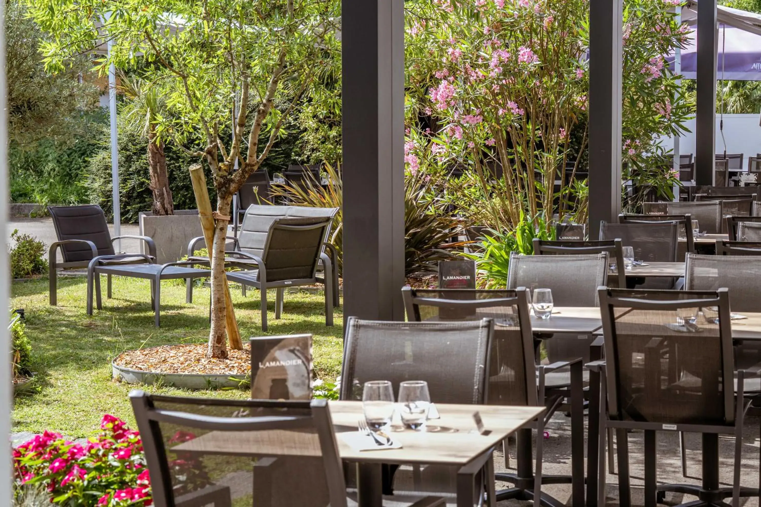 Logis Hôtel l'Amandier Logis Hôtel l'Amandier