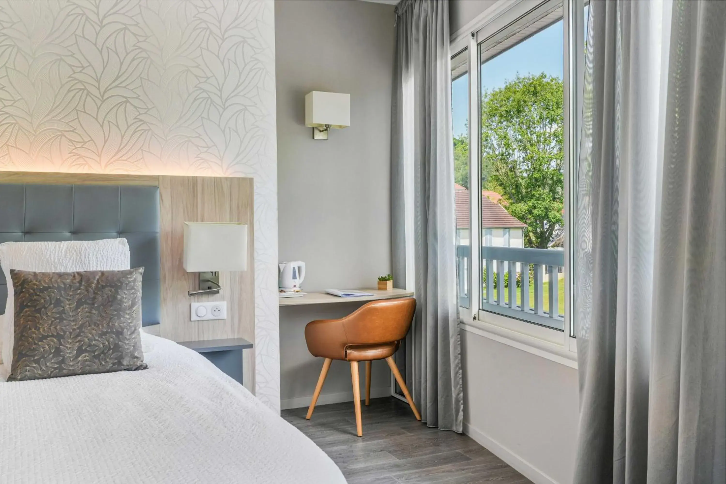 Superior Twin Room in Logis Hôtel l'Amandier Superior Twin Room in Logis Hôtel l'Amandier