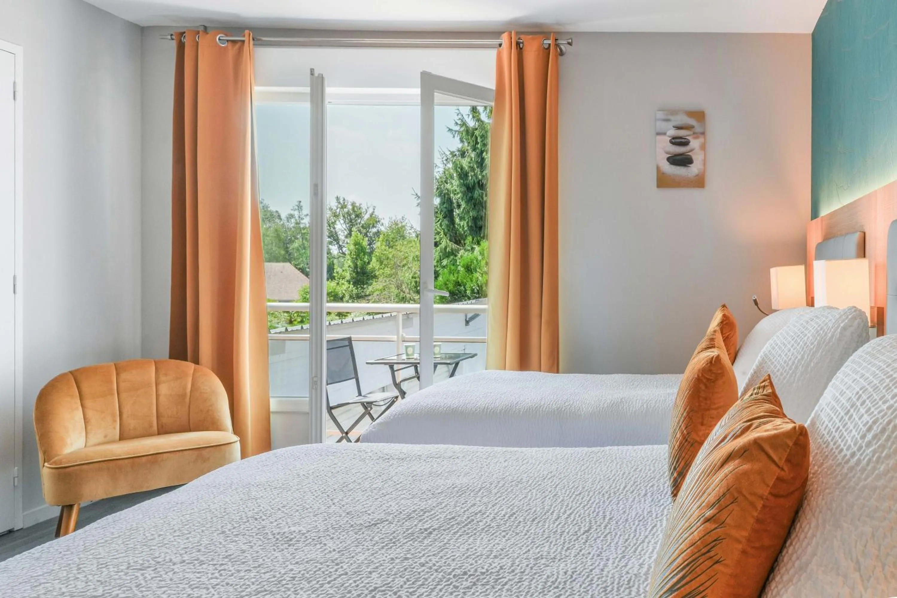 Bed in Logis Hôtel l'Amandier