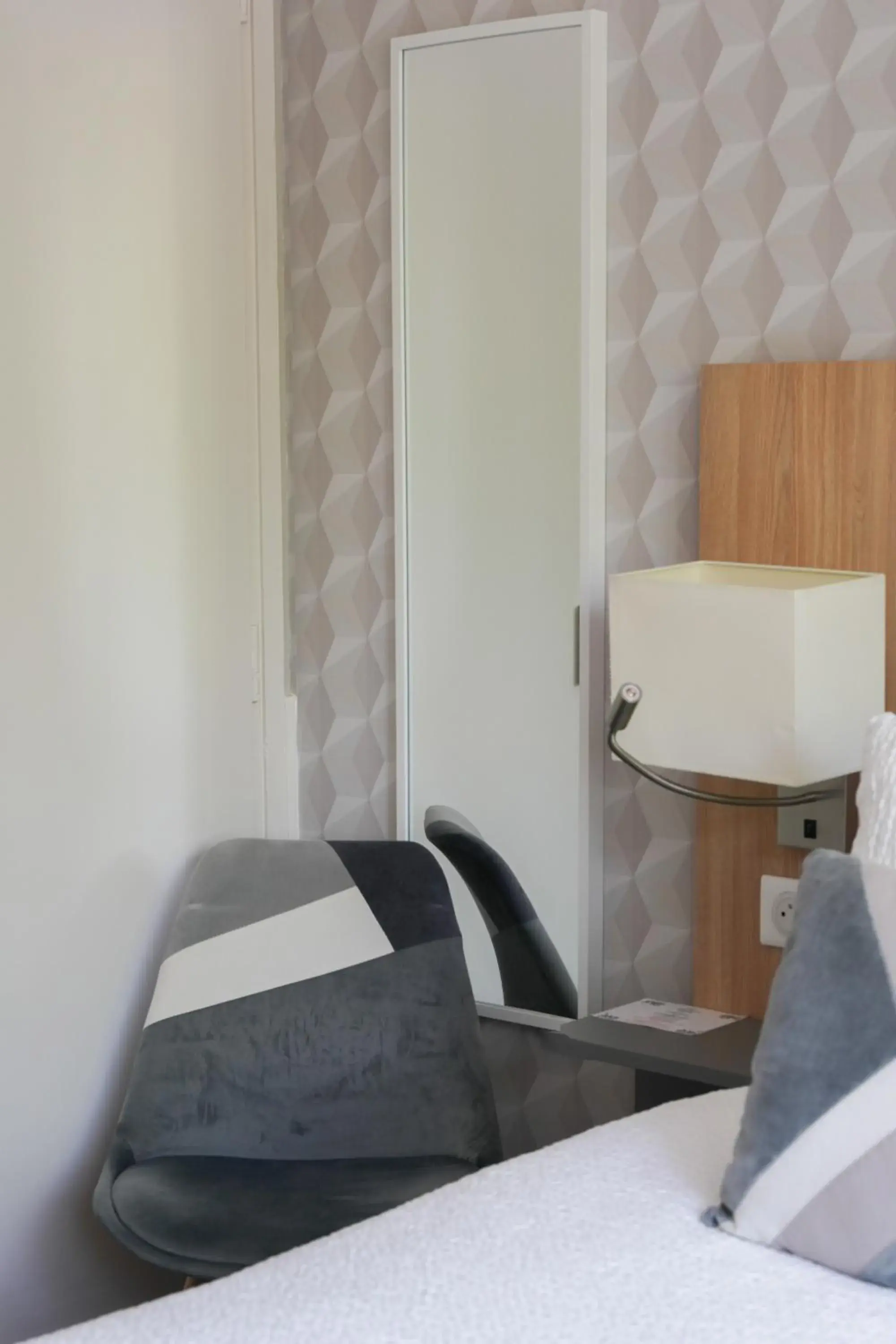 Bed in Logis Hôtel l'Amandier Bed in Logis Hôtel l'Amandier