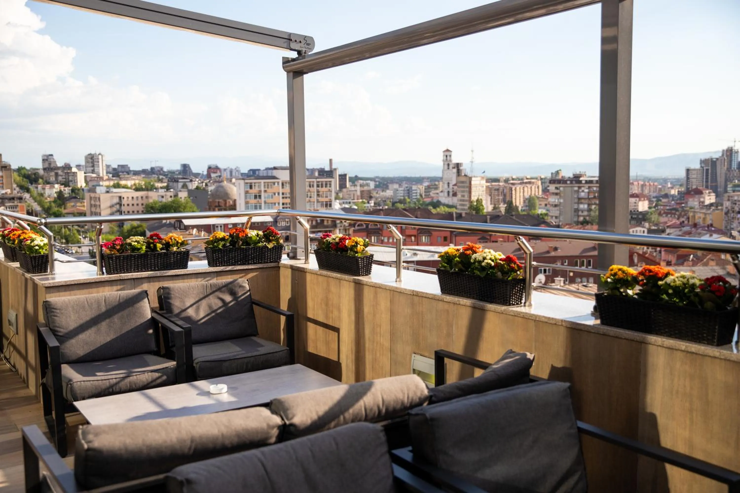 Restaurant/places to eat in Hotel Sirius