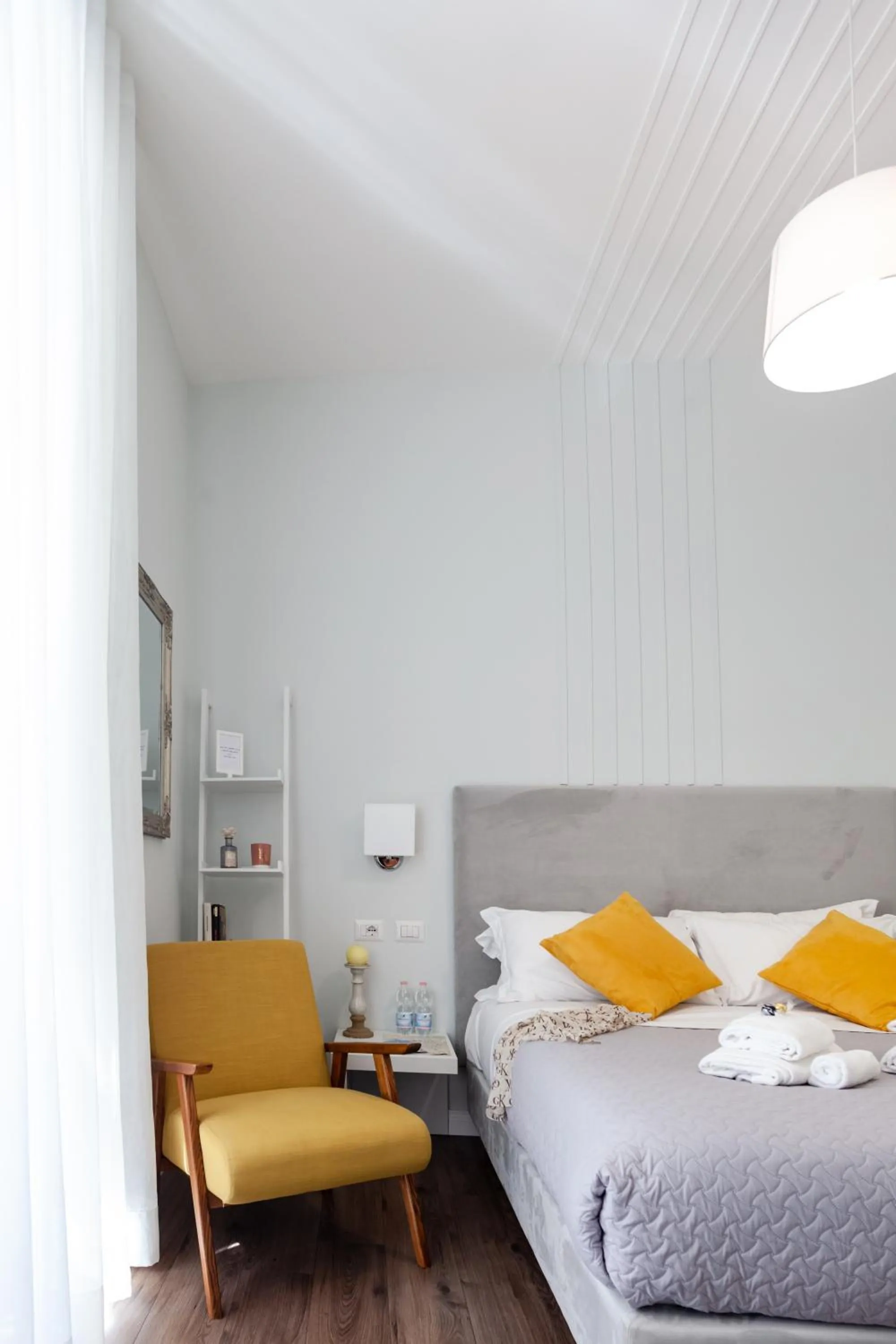 Photo of the whole room, Bed in Eighty Four Rooms