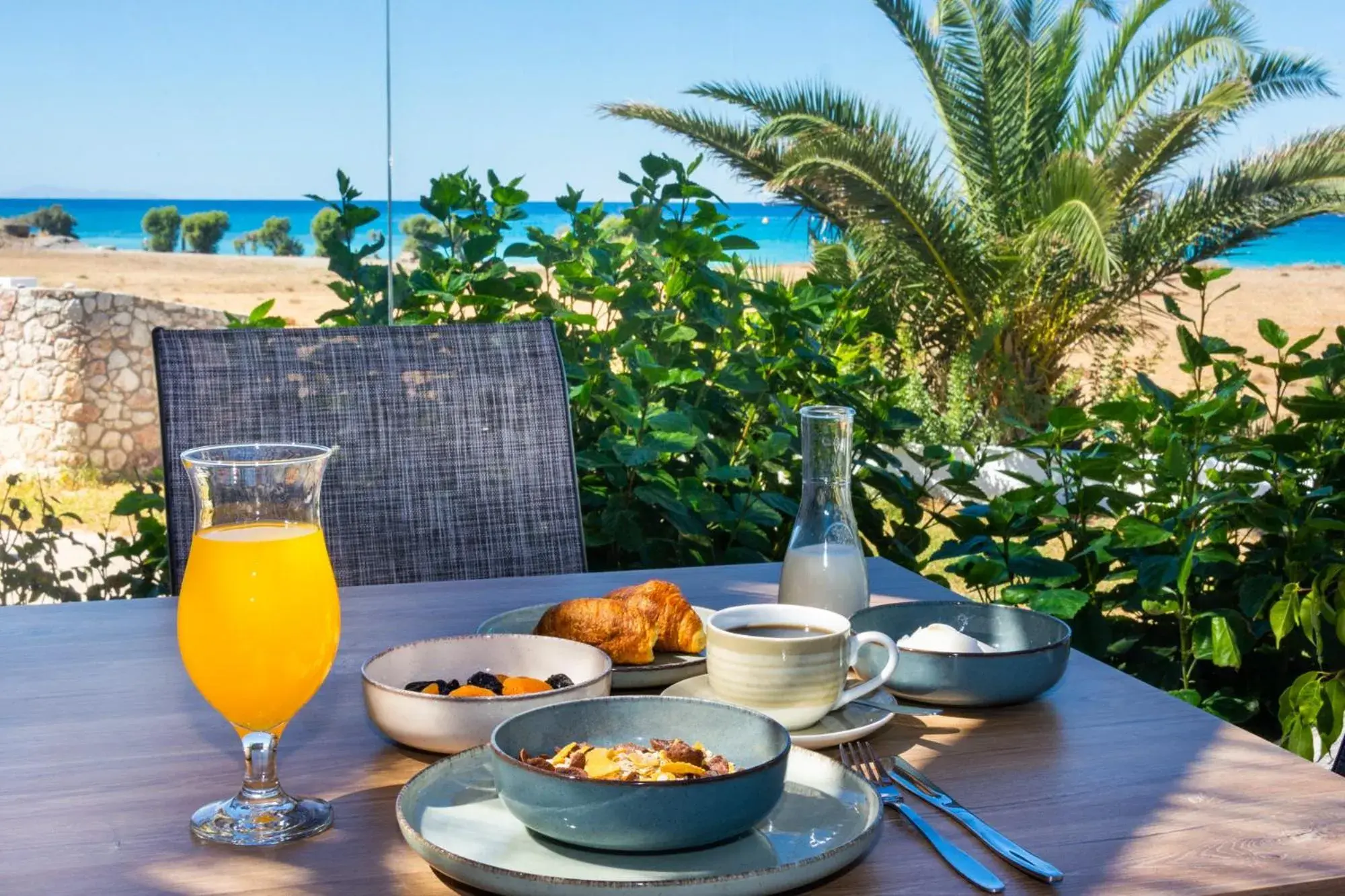 Food and drinks in Nirvana Beach Hotel Food and drinks in Nirvana Beach Hotel