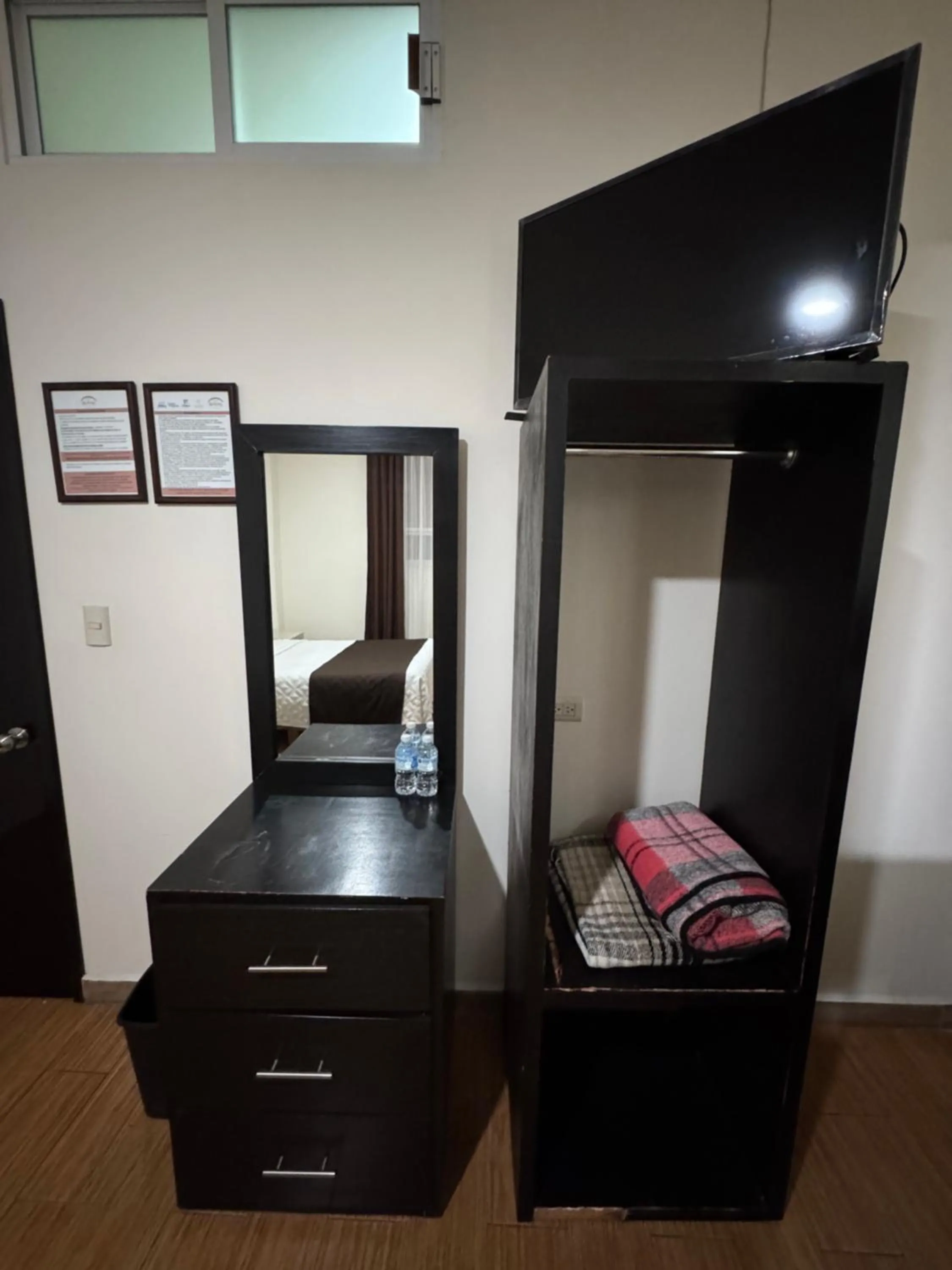 wardrobe, Bed in Hotel Royal Puebla