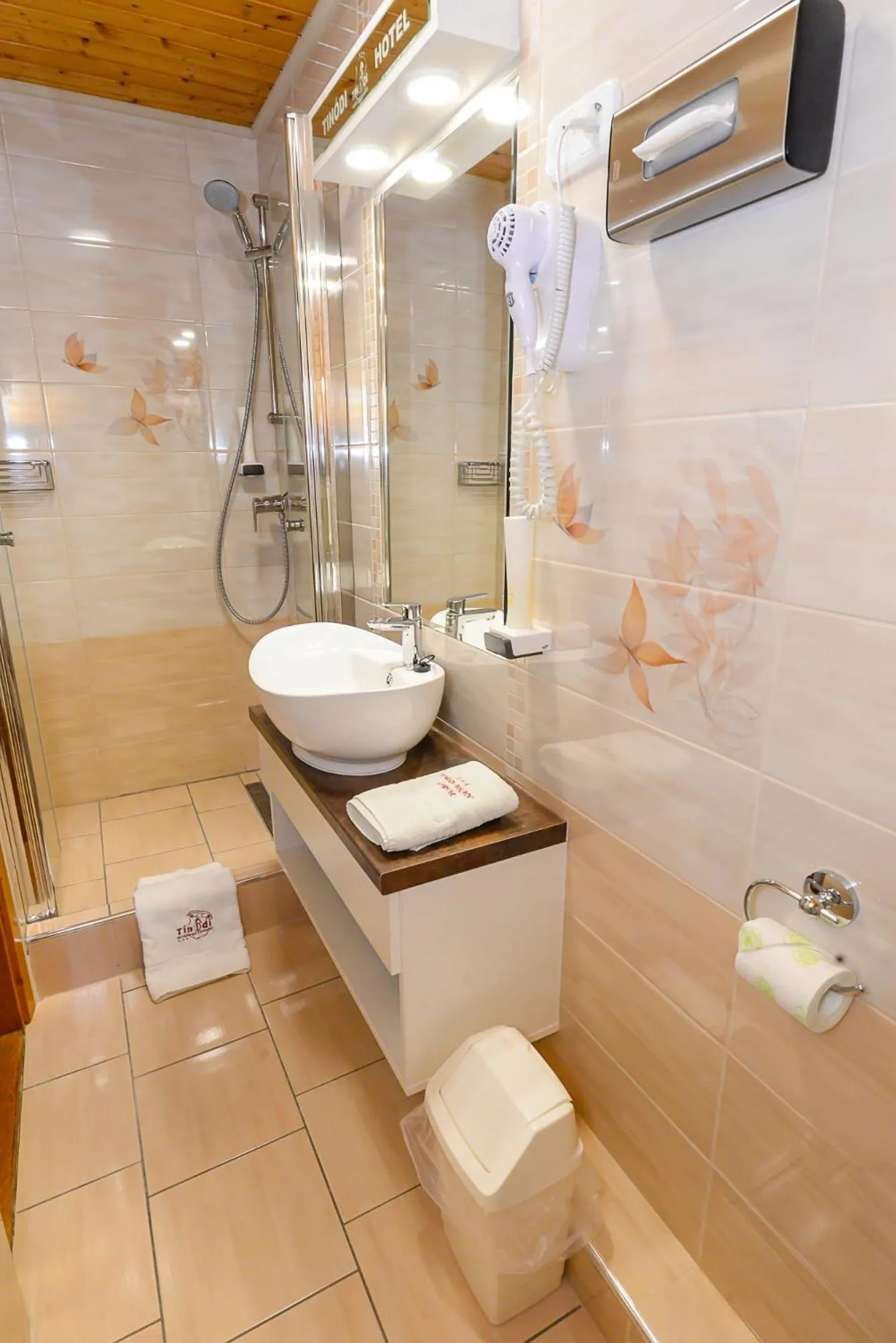 Shower in Tinódi Fogadó