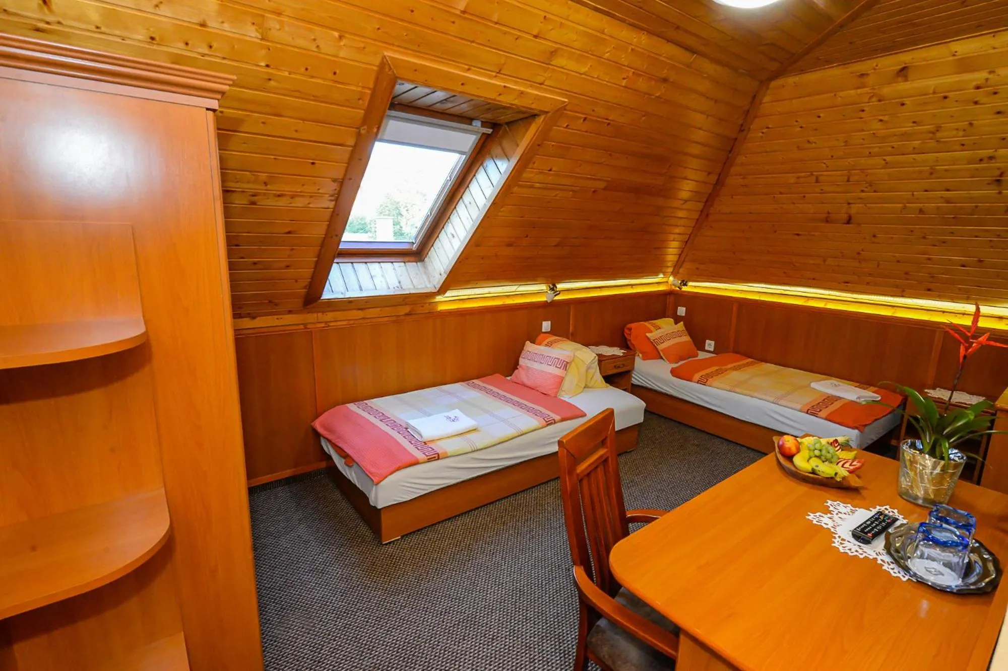 Photo of the whole room, Bed in Tinódi Fogadó
