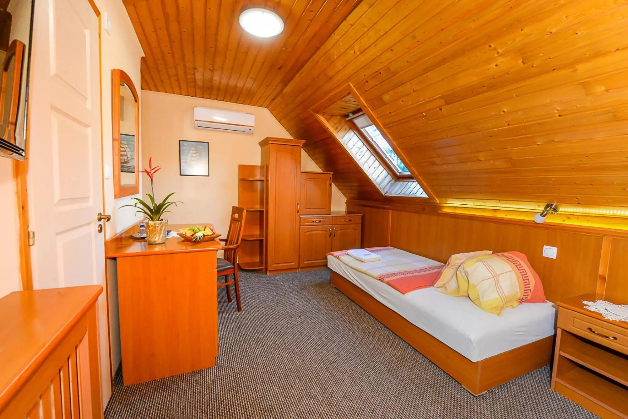 Bed in Tinódi Fogadó