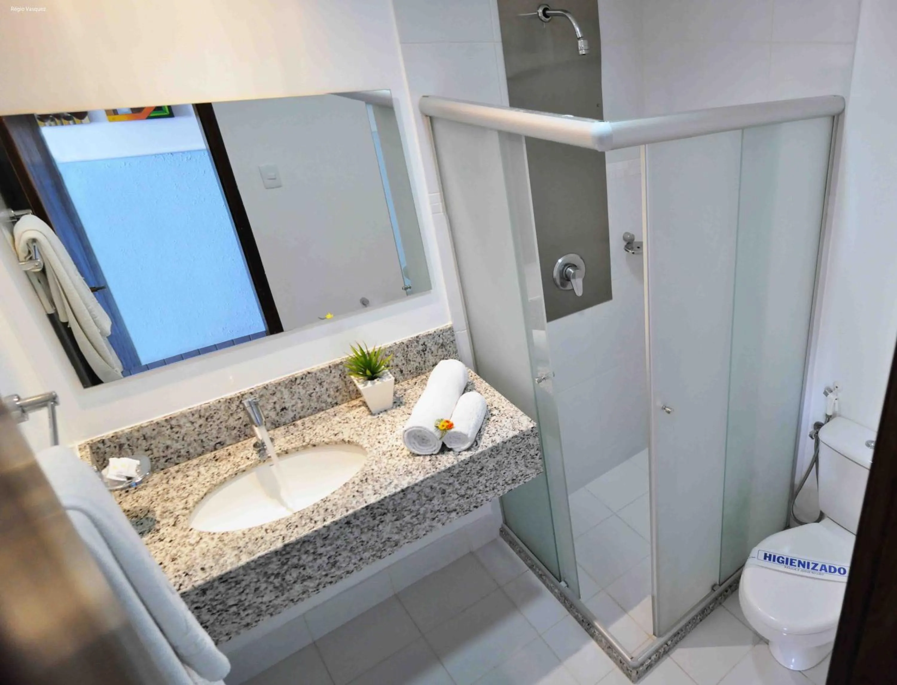 Bathroom in Antonius Imperial Hotel