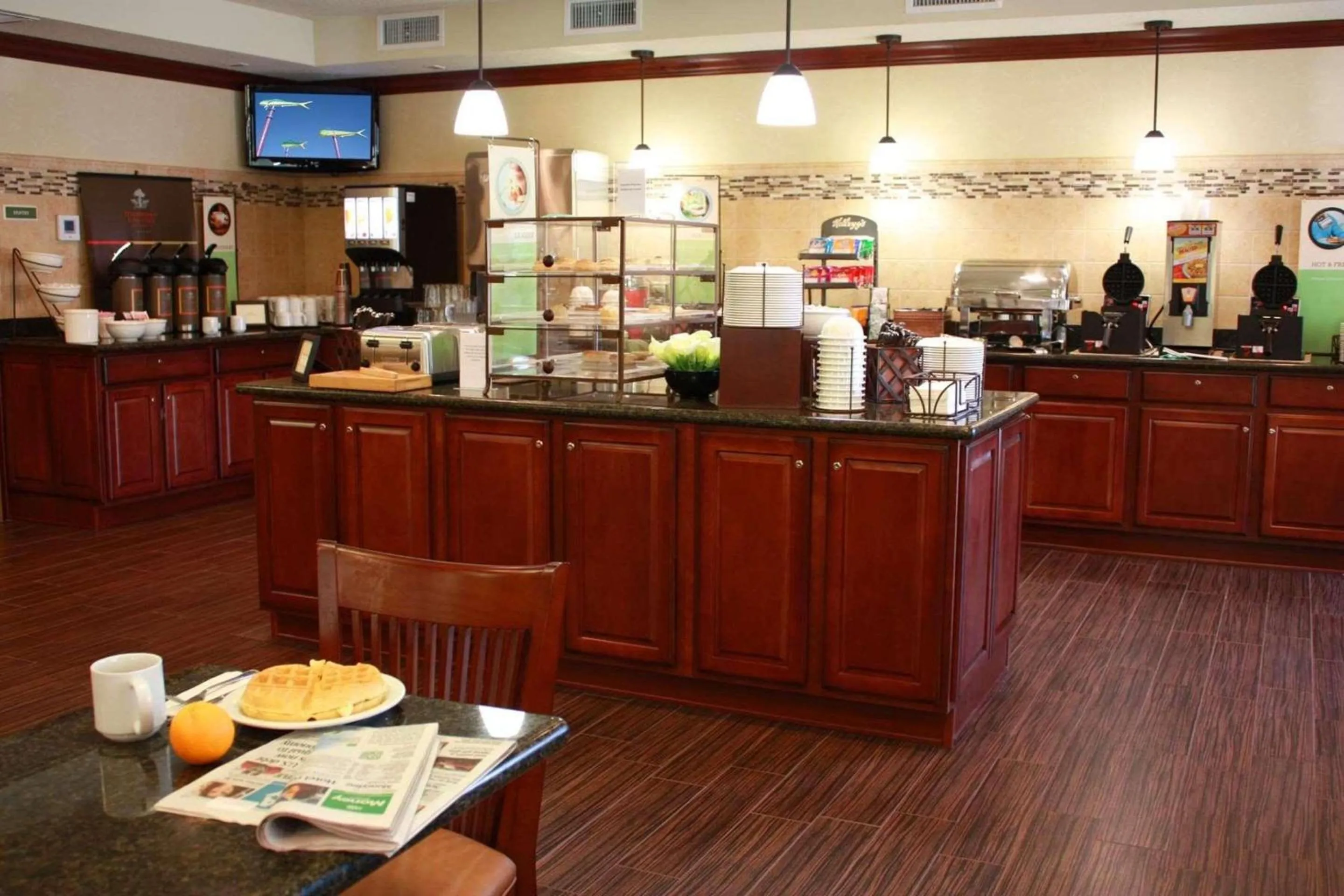 Breakfast in Country Inn & Suites by Radisson, Port Orange-Daytona, FL