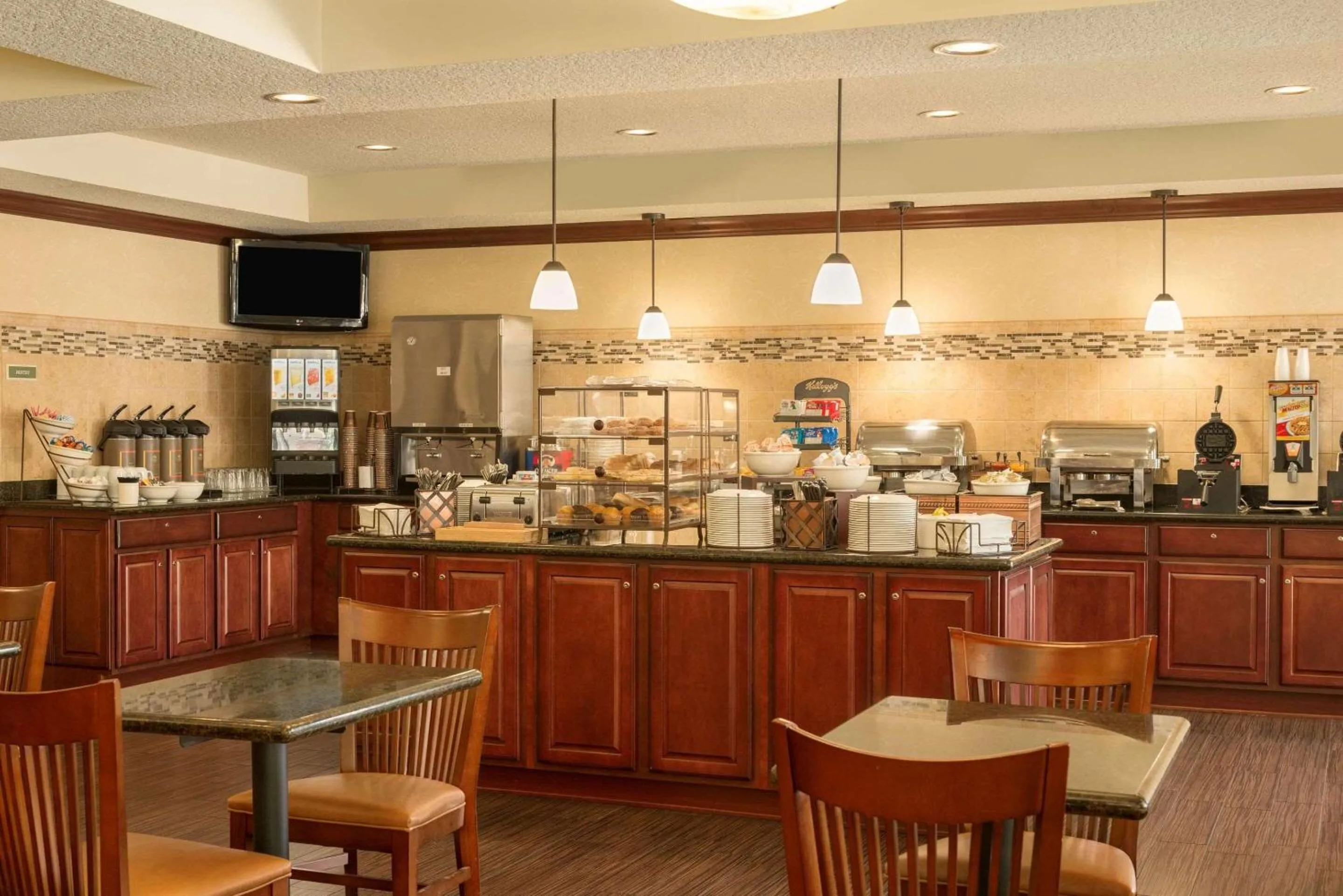 Breakfast in Country Inn & Suites by Radisson, Port Orange-Daytona, FL