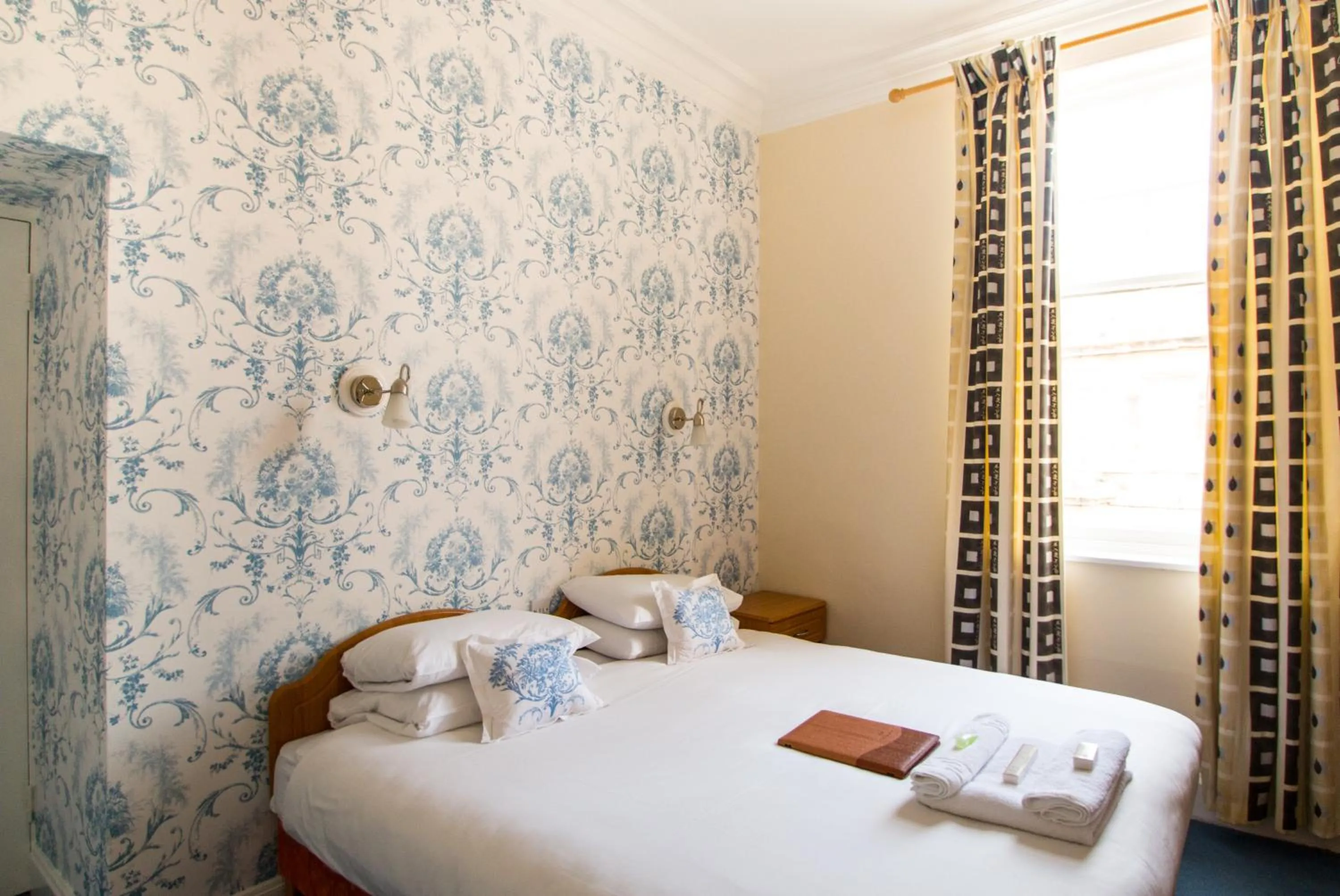 Photo of the whole room, Bed in Royal Mackintosh Hotel