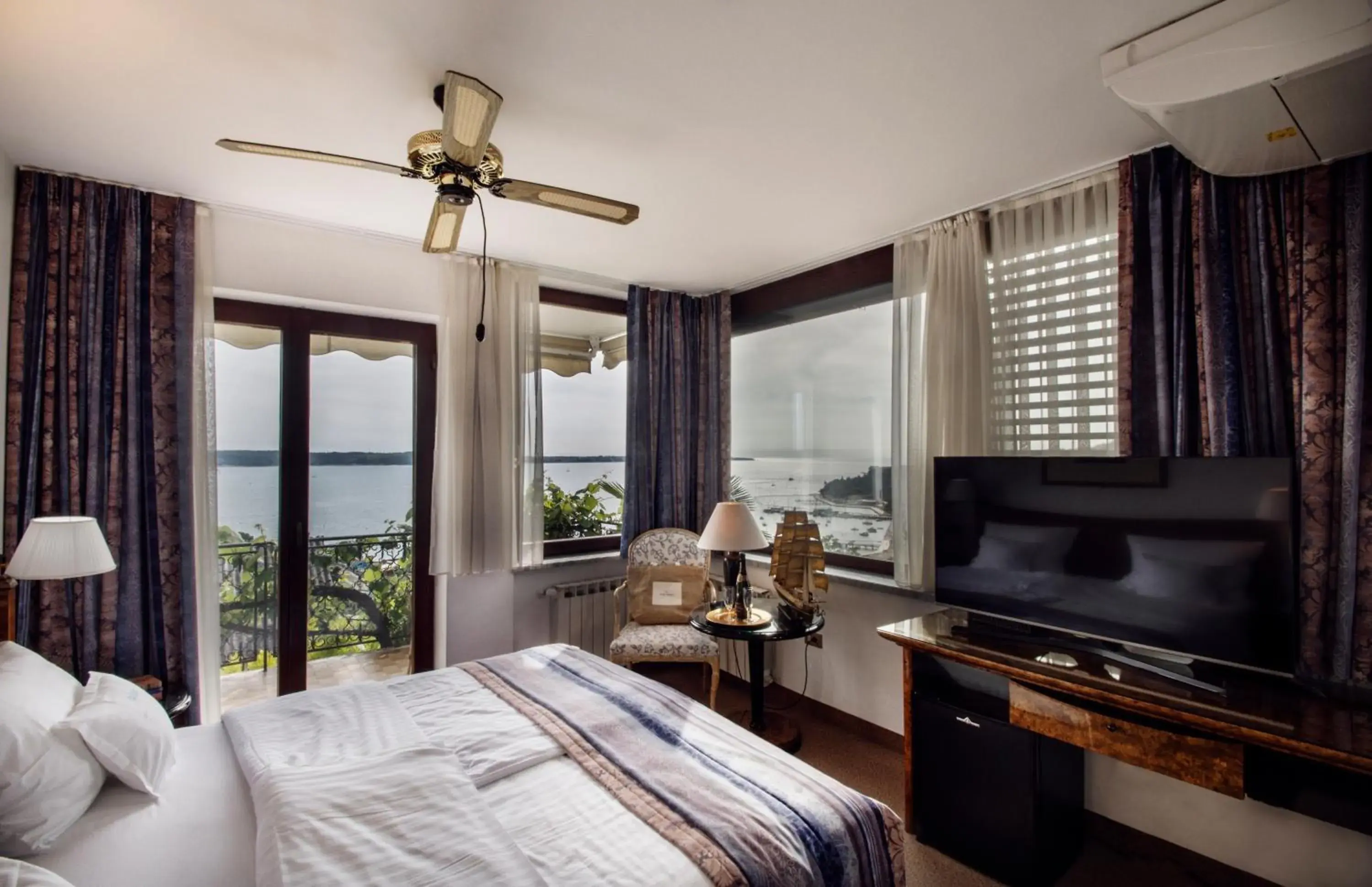 Double Room with Balcony and Sea View in Villa Bellevue Portoroz-Portorose Double Room with Balcony and Sea View in Villa Bellevue Portoroz-Portorose