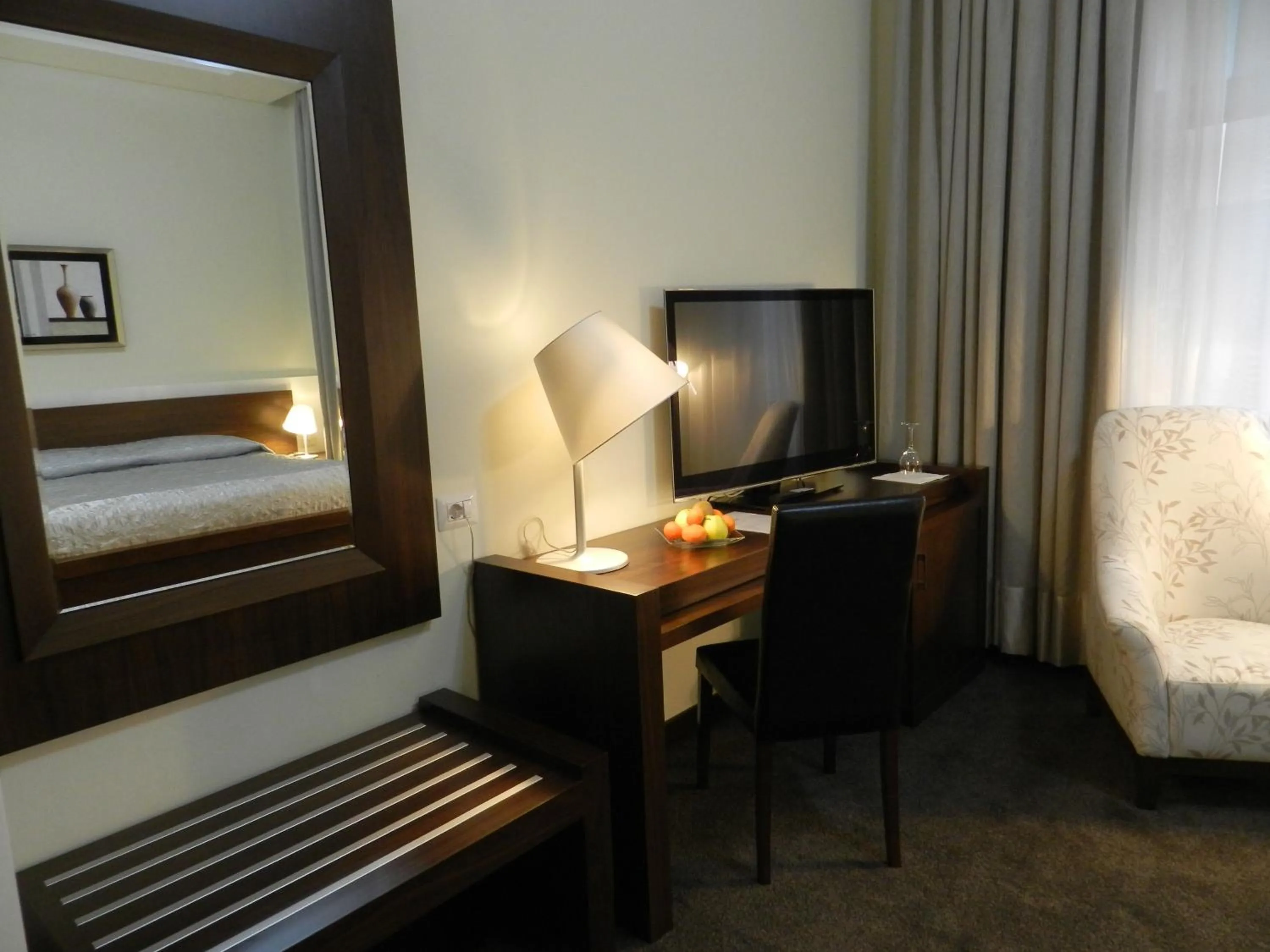 TV and multimedia, Bed in Boutique Hotel Kotoni