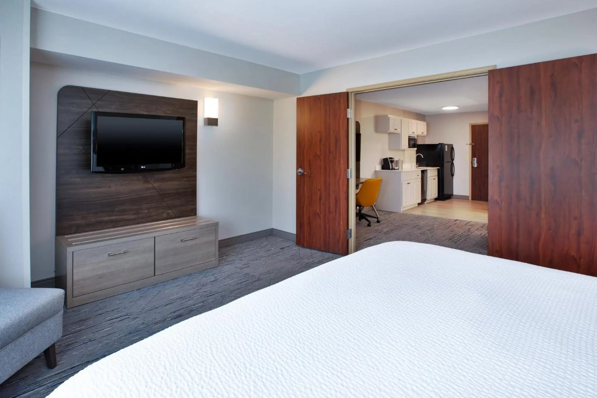 Bedroom, Bed in Holiday Inn Express & Suites Sioux Falls Southwest by IHG