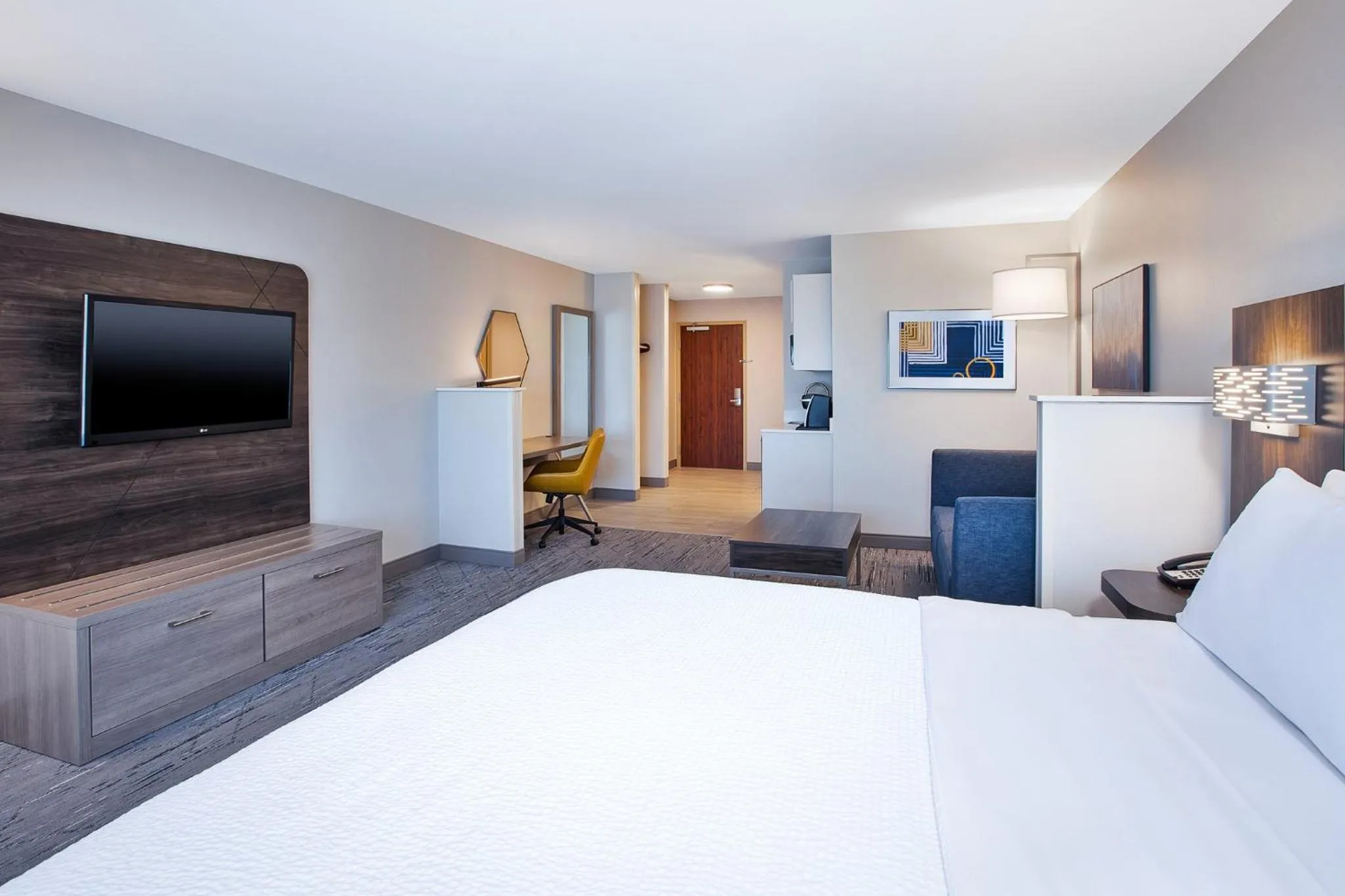 Photo of the whole room, Bed in Holiday Inn Express & Suites Sioux Falls Southwest by IHG