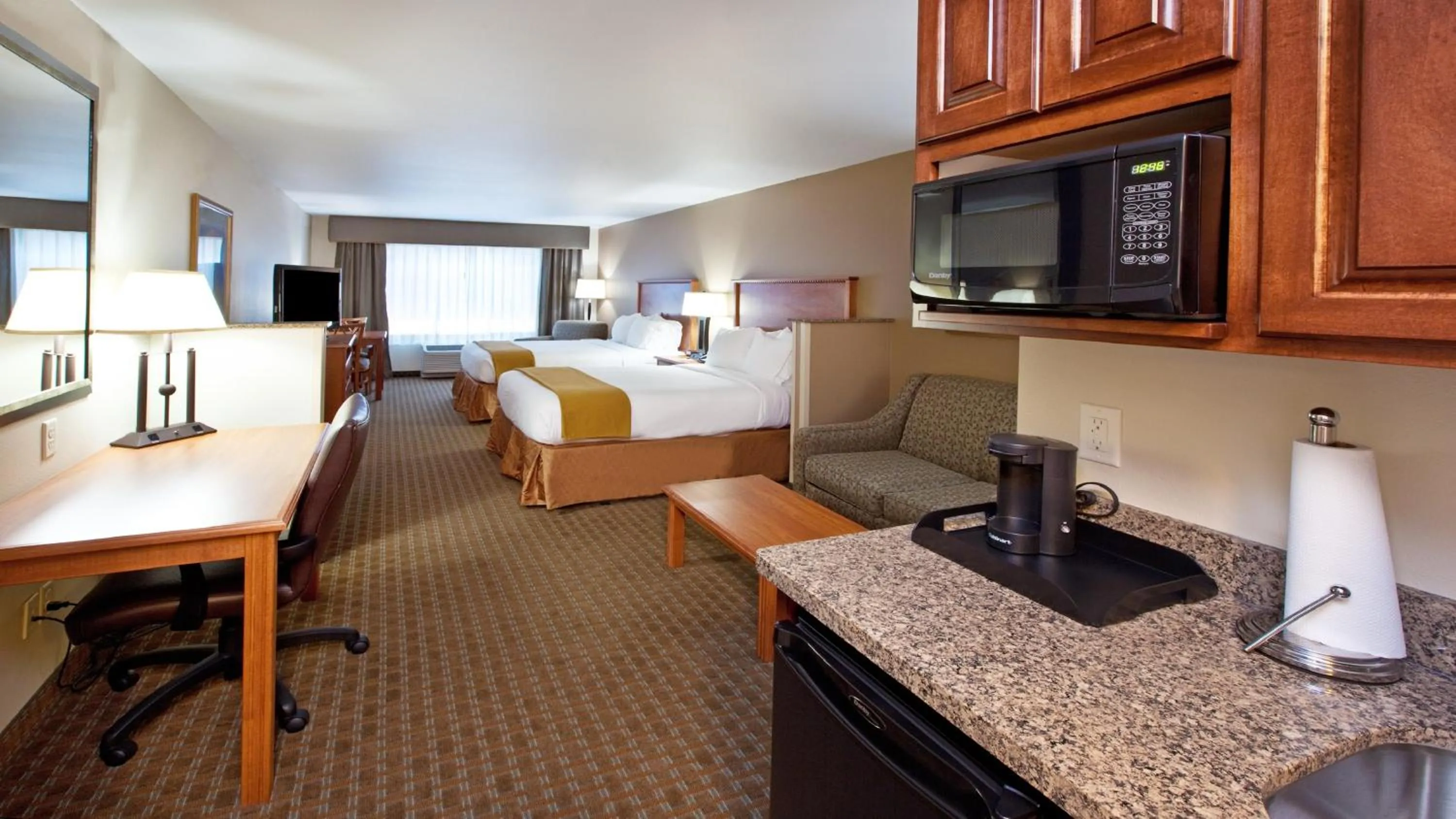 Photo of the whole room, Bed in Holiday Inn Express & Suites Sioux Falls Southwest by IHG
