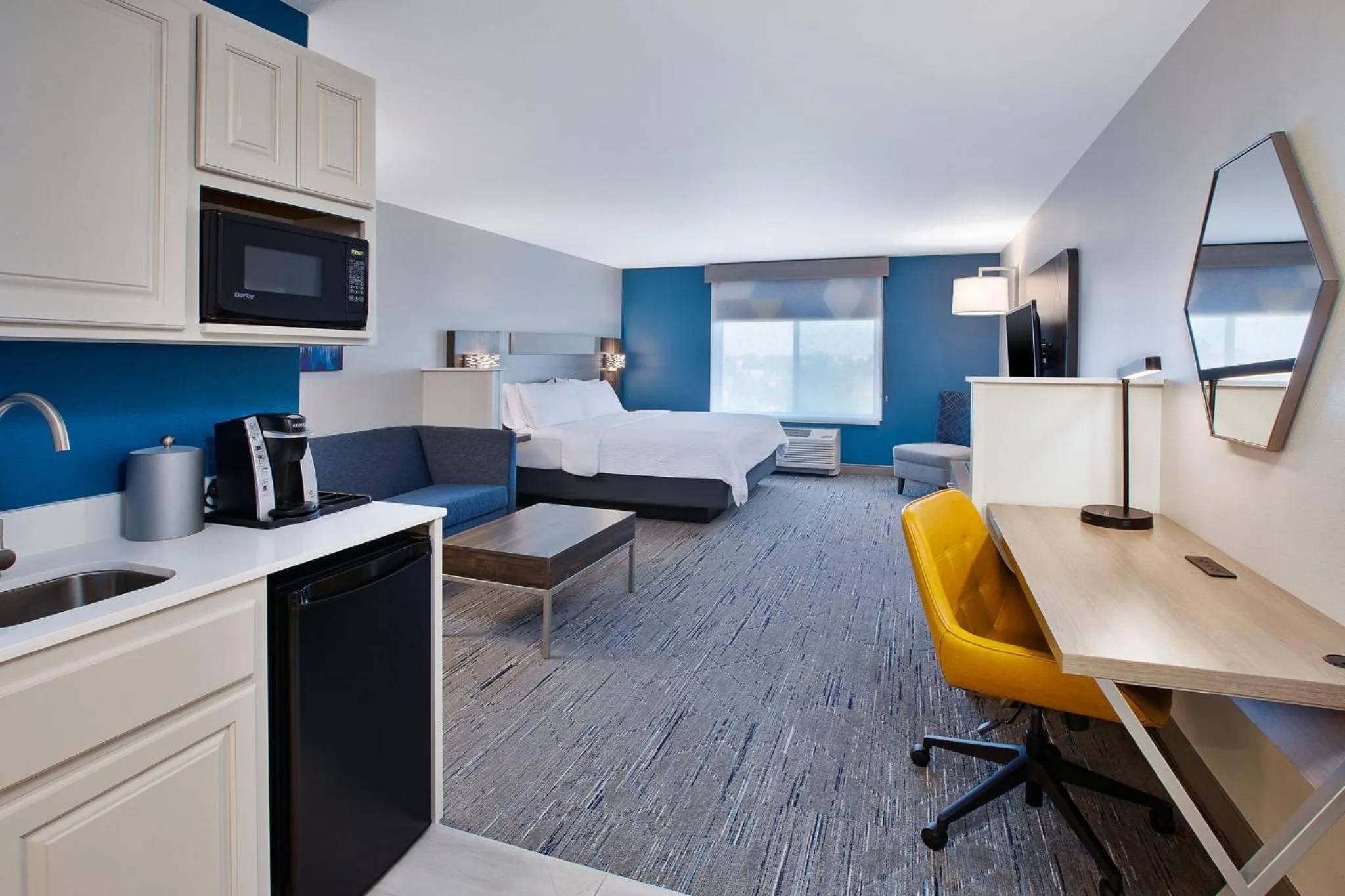 Photo of the whole room, Bed in Holiday Inn Express & Suites Sioux Falls Southwest by IHG